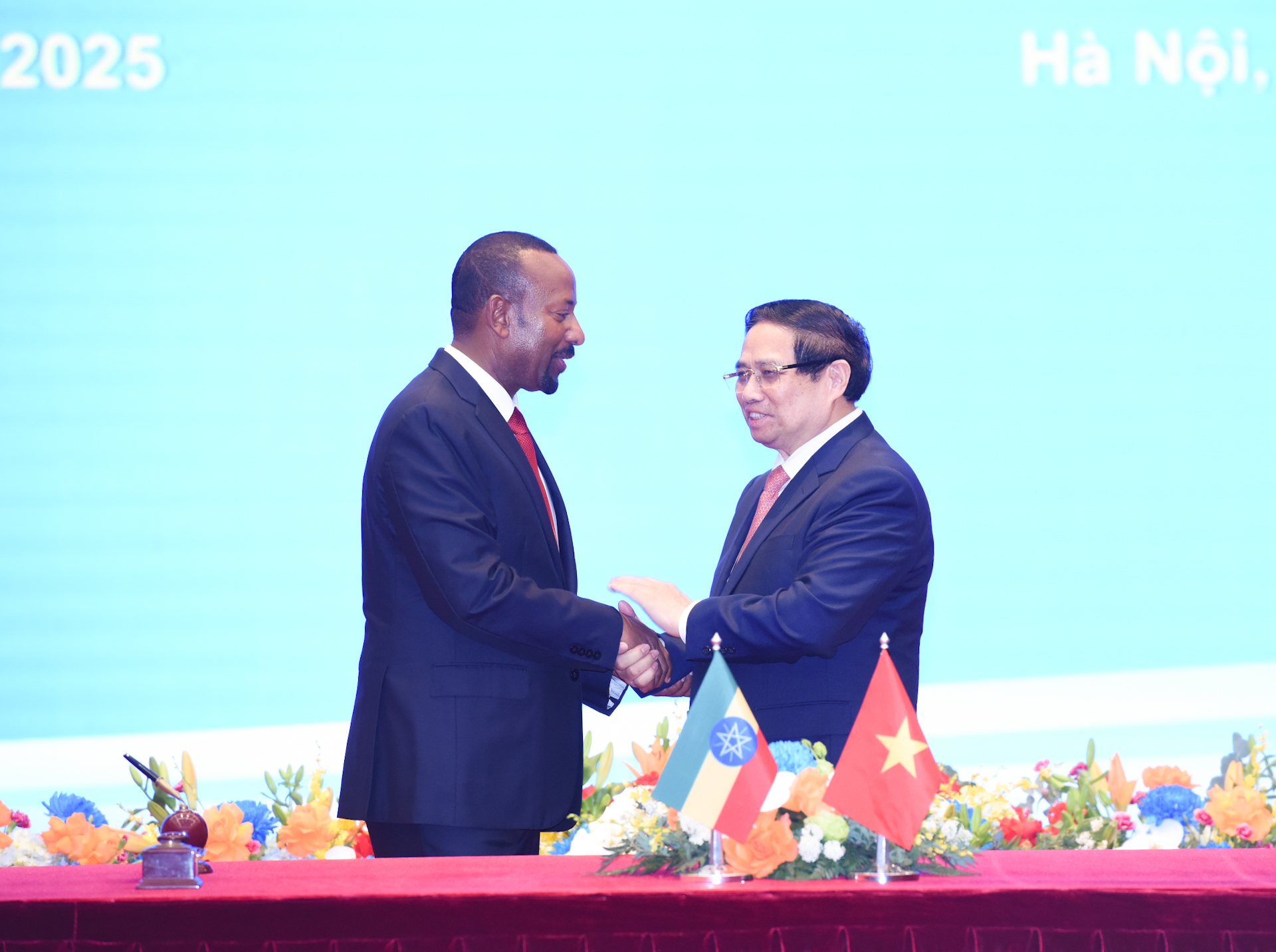 Thủ tướng Phạm Minh Chính và Thủ tướng nước Cộng hòa Dân chủ Liên bang Ethiopia Abiy Ahmed Ali 