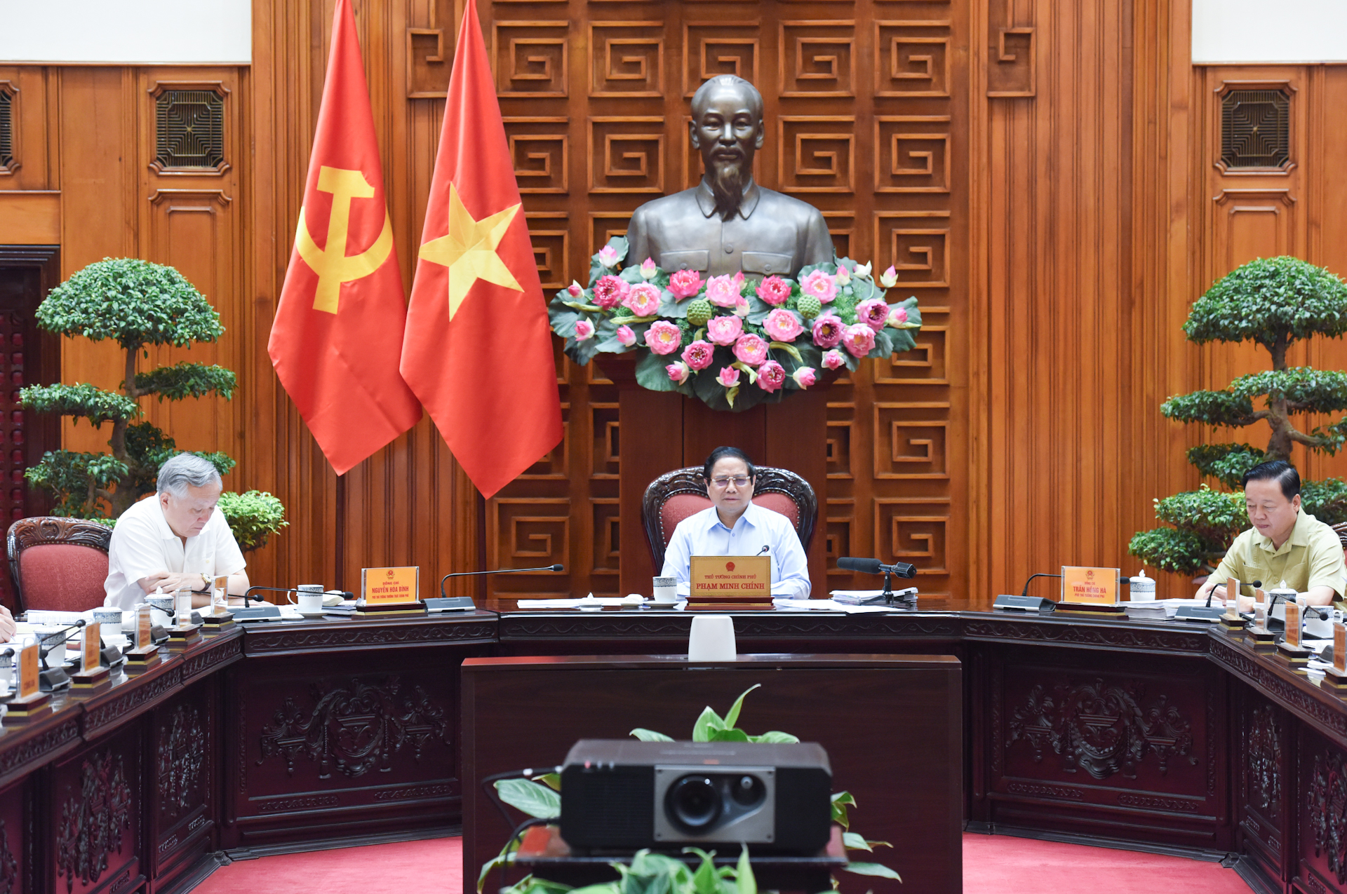 Thủ tướng Phạm Minh Chính chủ trì họp Thường trực Chính phủ với các bộ, ngành và Đoàn đàm phán Chính phủ về các vấn đề thương mại với Hoa Kỳ.