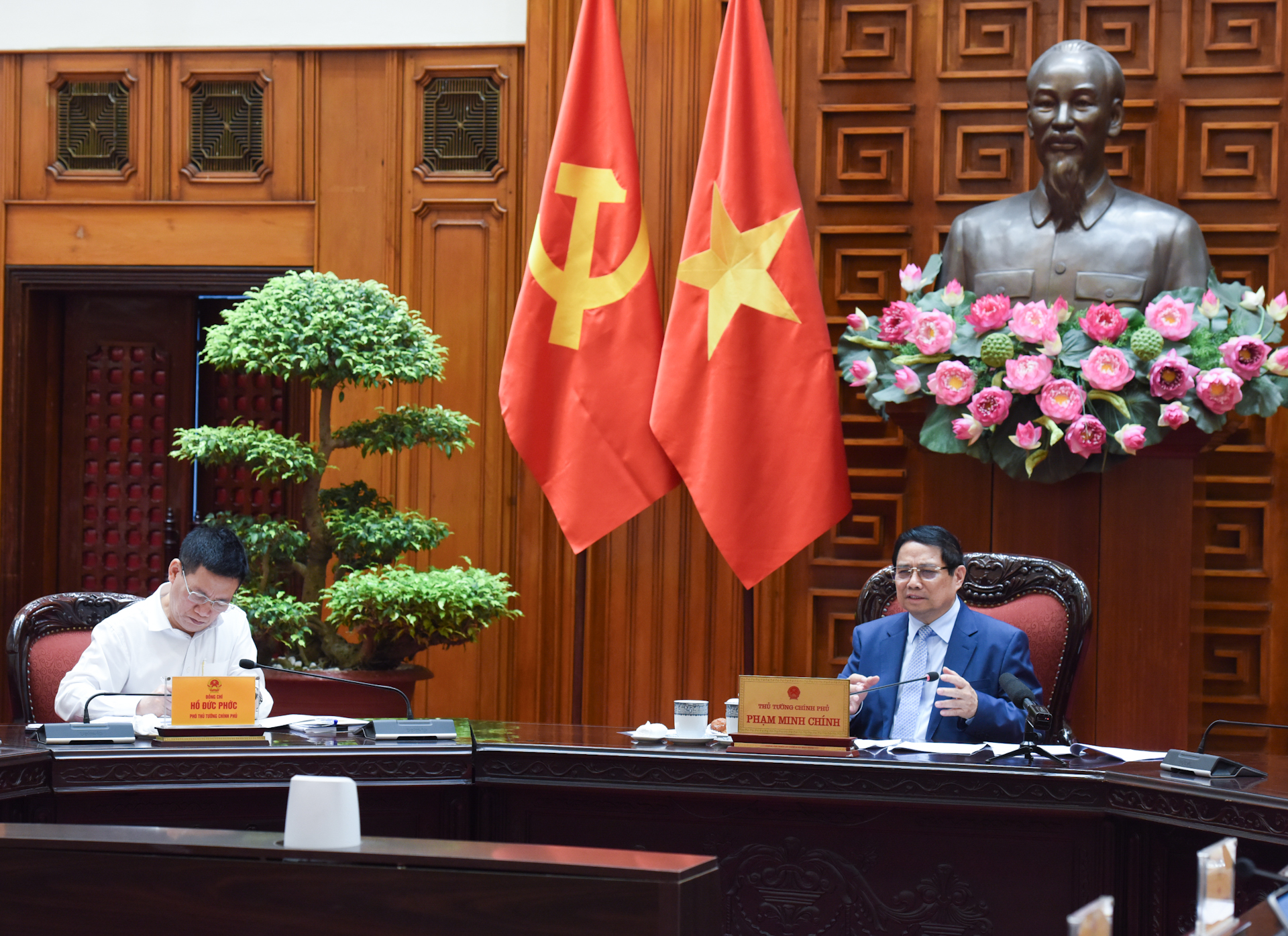 Thủ tướng Phạm Minh Chính phát biểu tại cuộc họp với các bộ, ngành để rà soát các công việc chuẩn bị đàm phán thương mại với phía Hoa Kỳ.