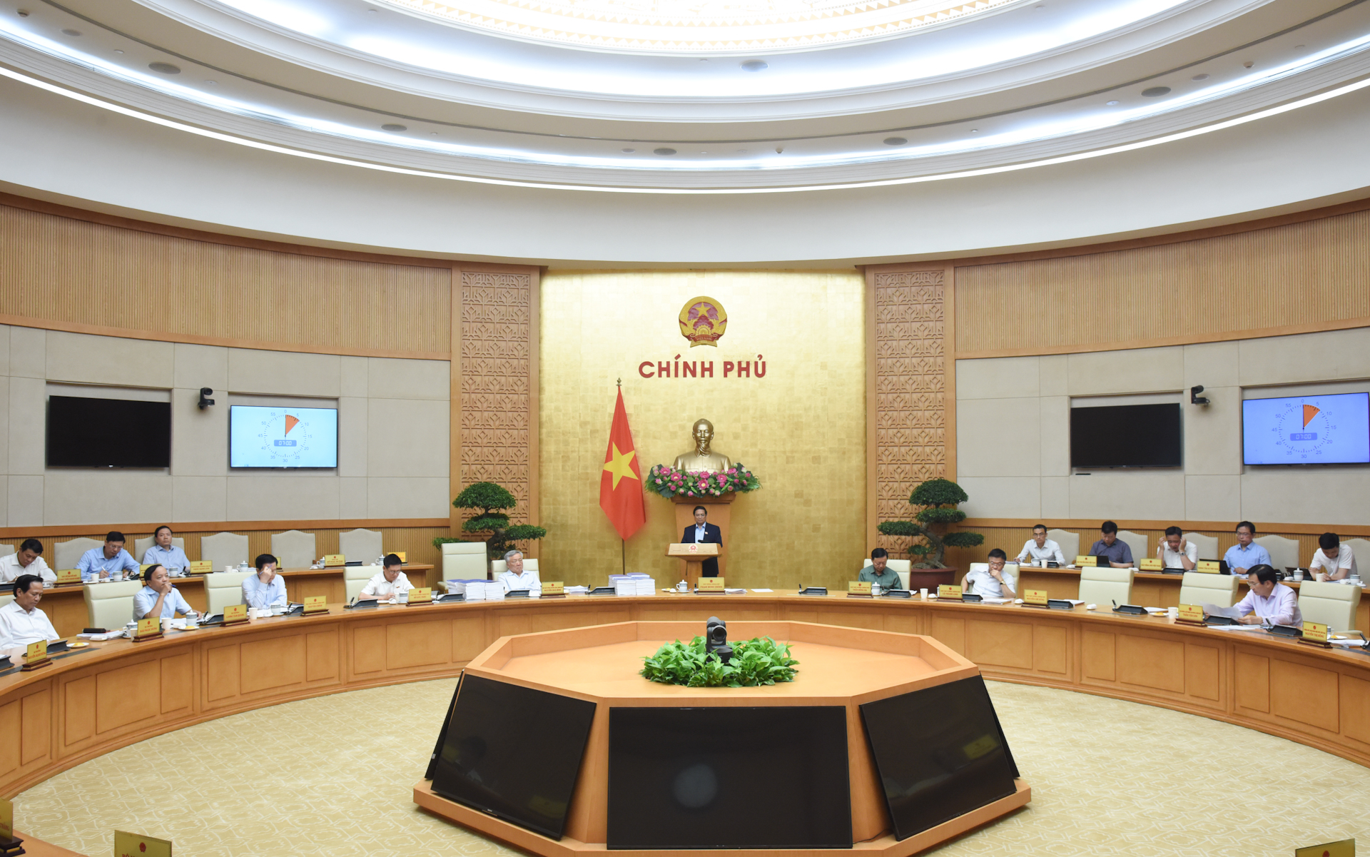 Thủ tướng chủ trì cuộc họp Chính phủ chuyên đề về việc sắp xếp đơn vị hành chính các cấp.