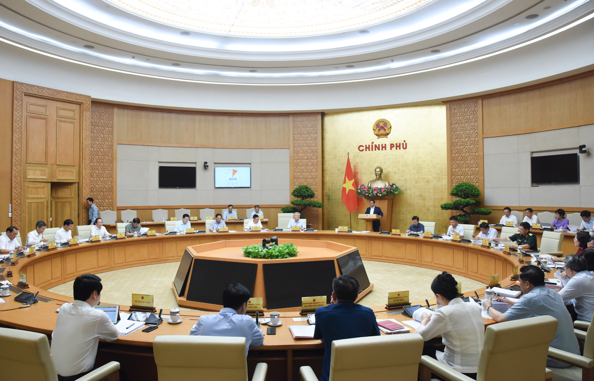 Thủ tướng Phạm Minh Chính chủ trì Phiên họp Chính phủ chuyên đề về xây dựng pháp luật tháng 5 năm 2025.