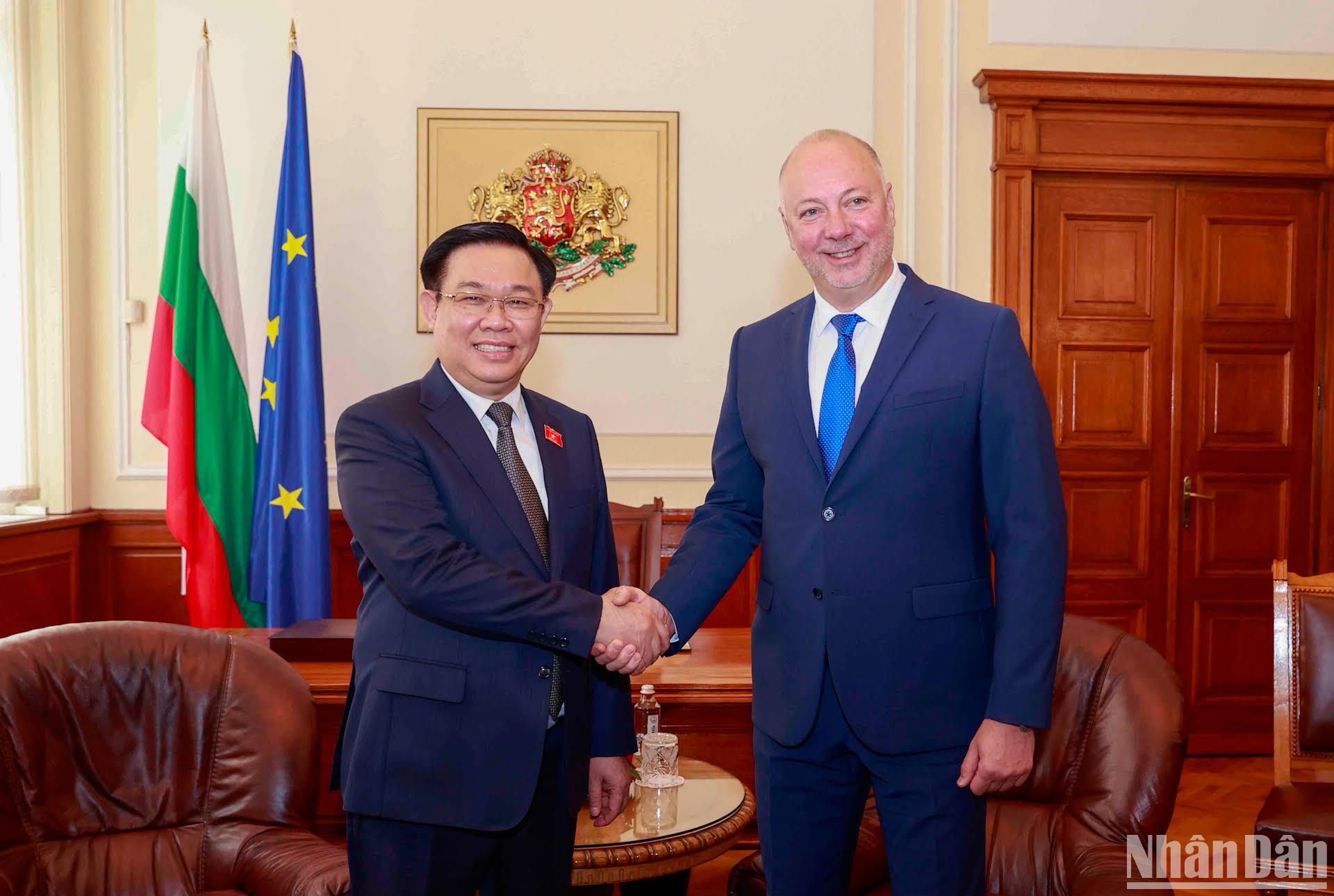 Chủ tịch Quốc hội Vương Đình Huệ và Chủ tịch Quốc hội Cộng hòa Bulgaria Rosen Zhelyazkov.