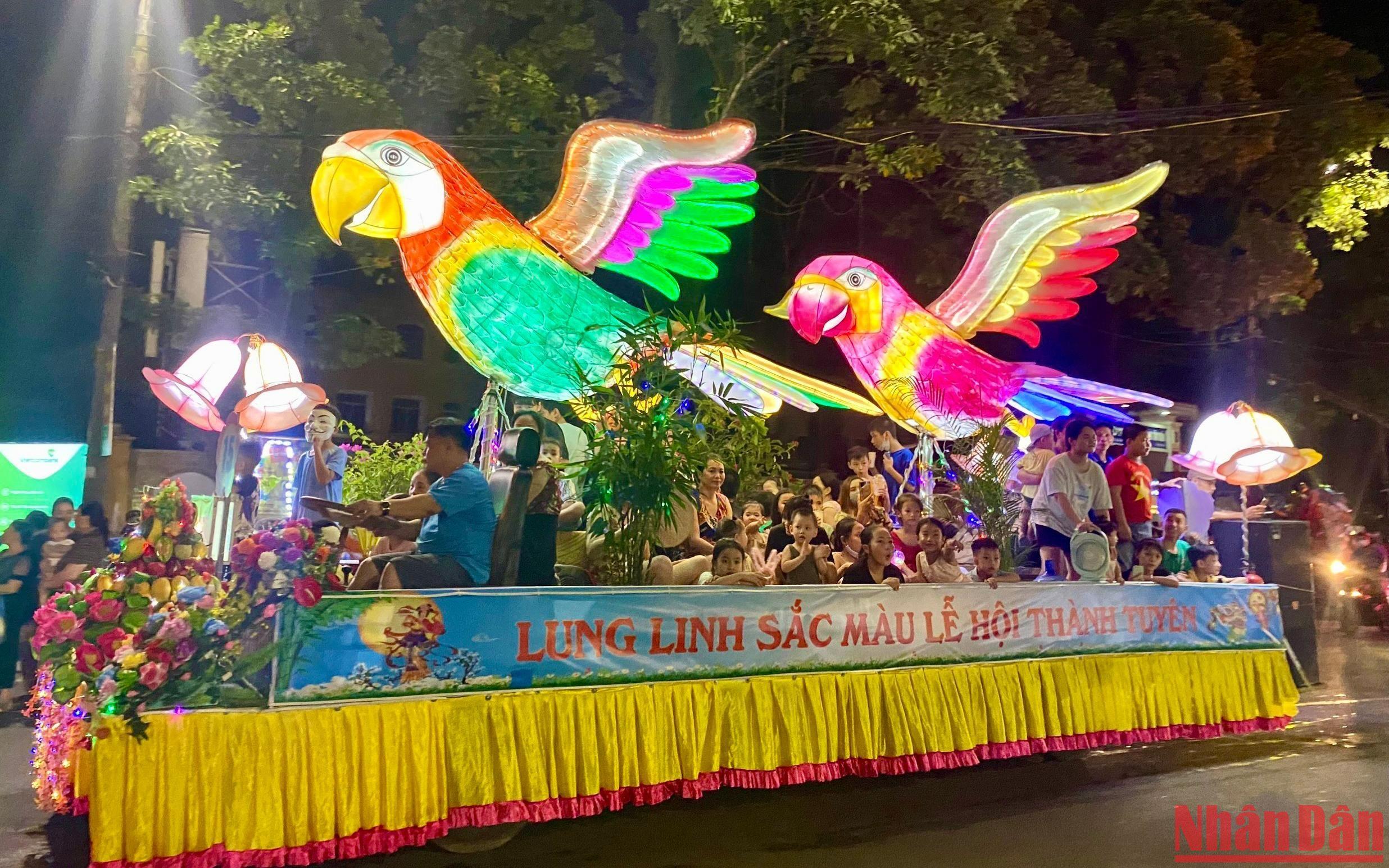 [Ảnh] Không khí "Trung thu sớm" ở Tuyên Quang 