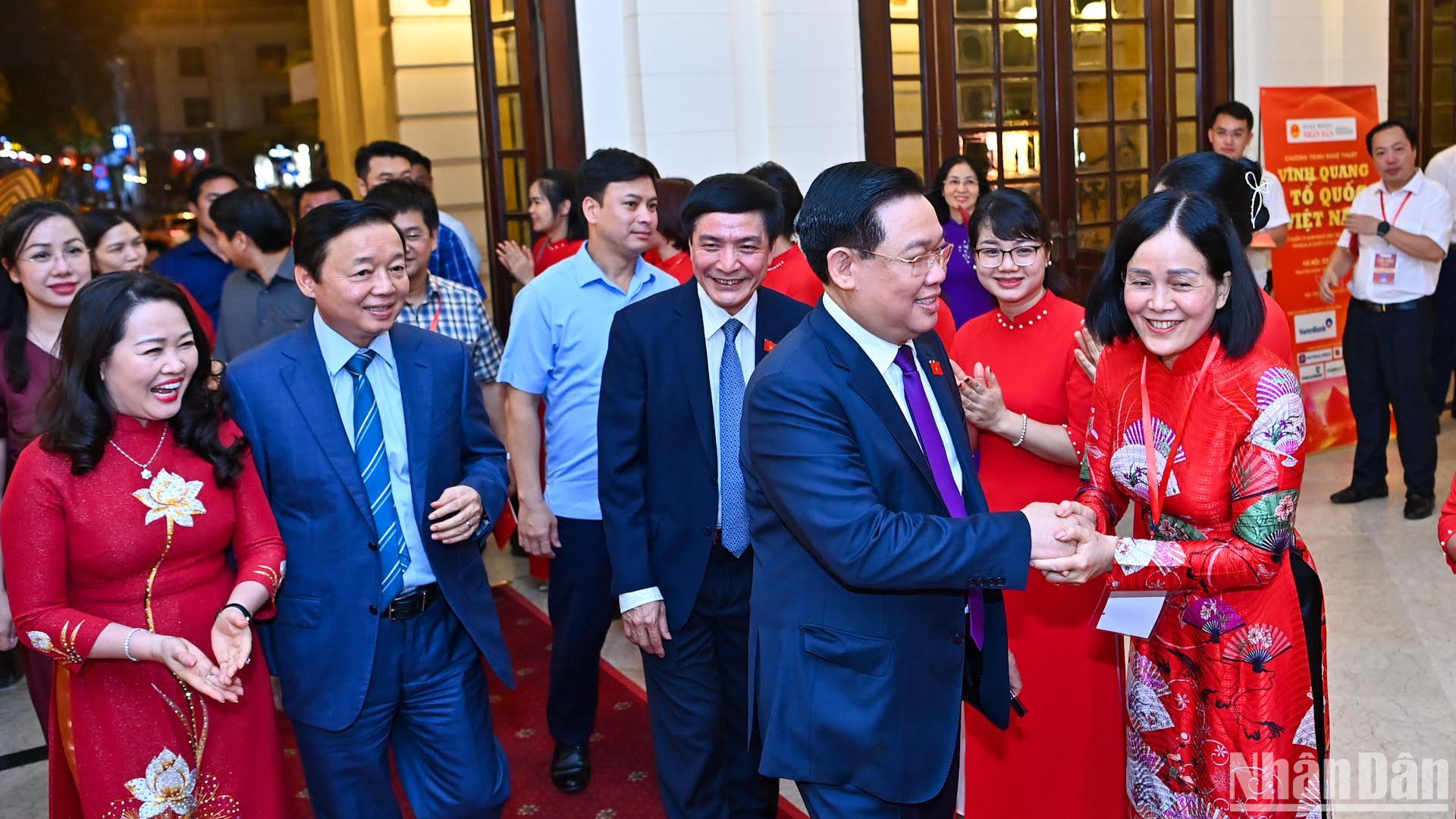 [Ảnh] Chủ tịch Quốc hội Vương Đình Huệ dự Chương trình nghệ thuật “Vinh quang Tổ quốc Việt Nam”