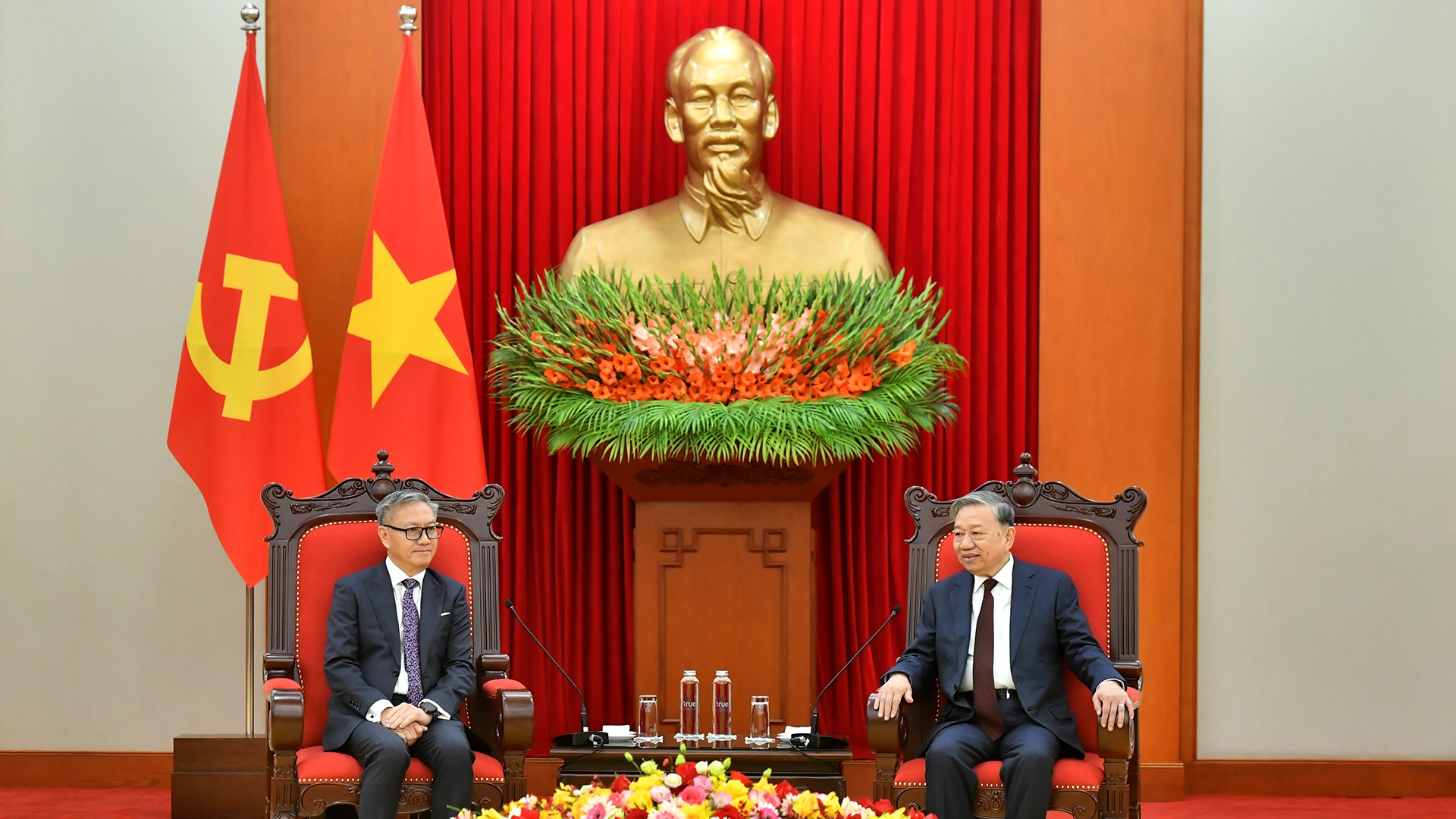 Tổng Bí thư Tô Lâm tiếp đồng chí Thongsavanh Phomvihane, Ủy viên Trung ương Đảng Nhân dân Cách mạng Lào, Bộ trưởng Ngoại giao Lào.