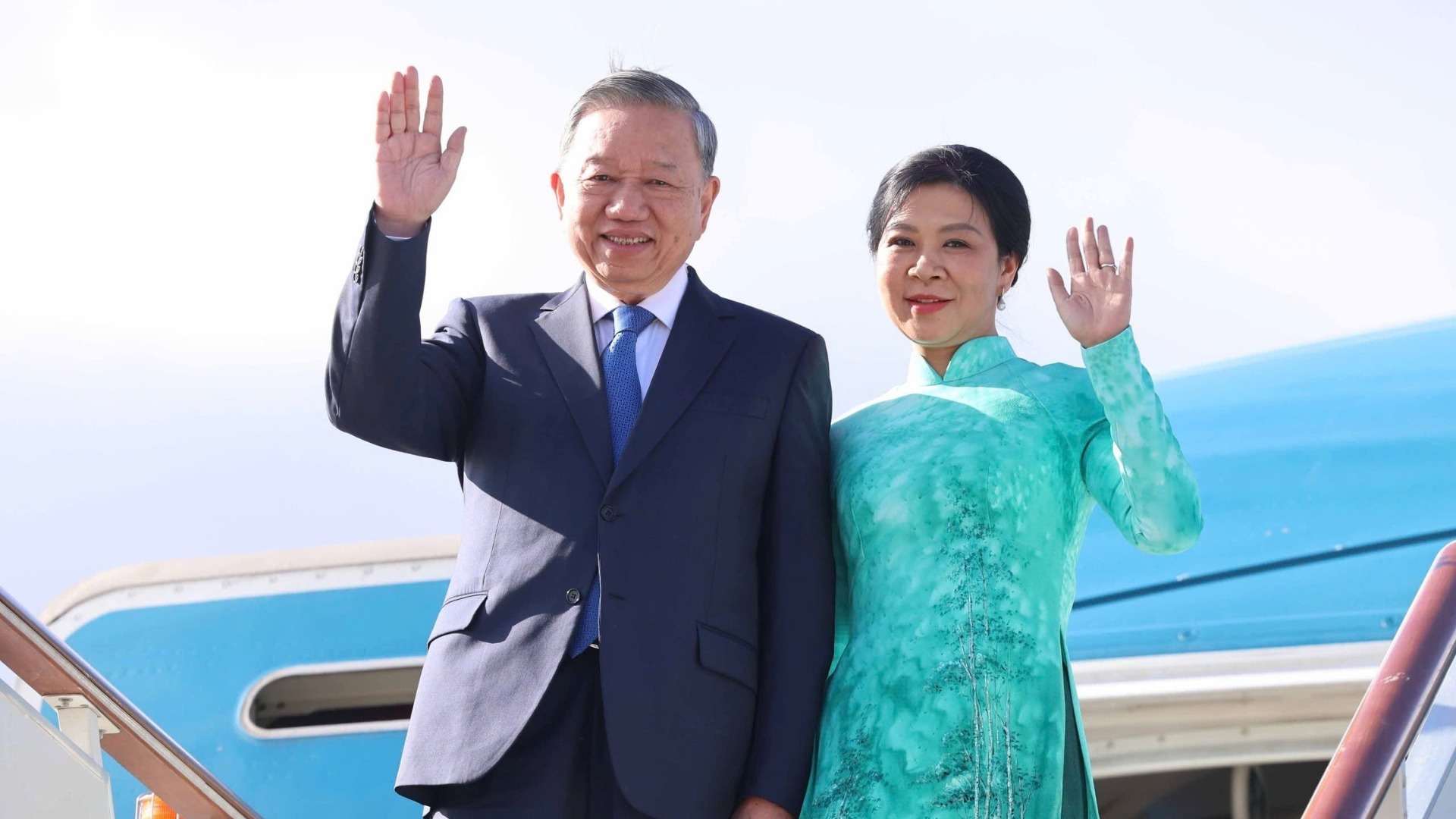 Tổng Bí thư Tô Lâm và Phu nhân đến Thủ đô Moskva, bắt đầu chuyến thăm chính thức Liên bang Nga và dự Lễ kỷ niệm 80 năm Ngày Chiến thắng trong Chiến tranh Vệ quốc vĩ đại. (Ảnh: THỐNG NHẤT/TTXVN)
