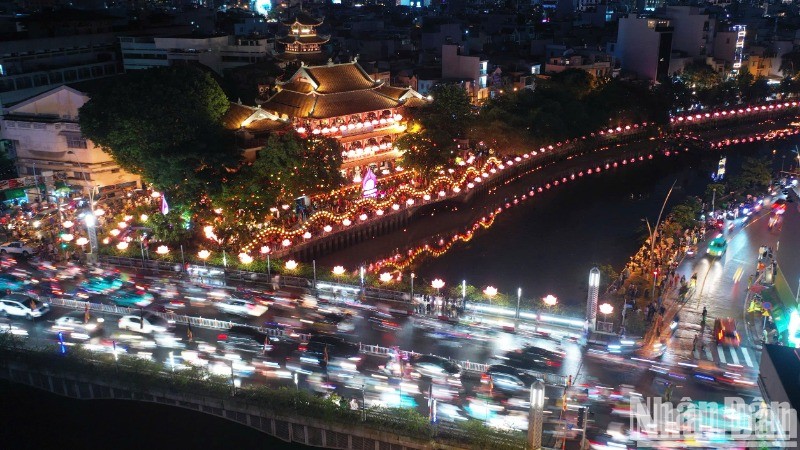 Chùa Pháp Hoa lung linh mừng lễ Phật đản.