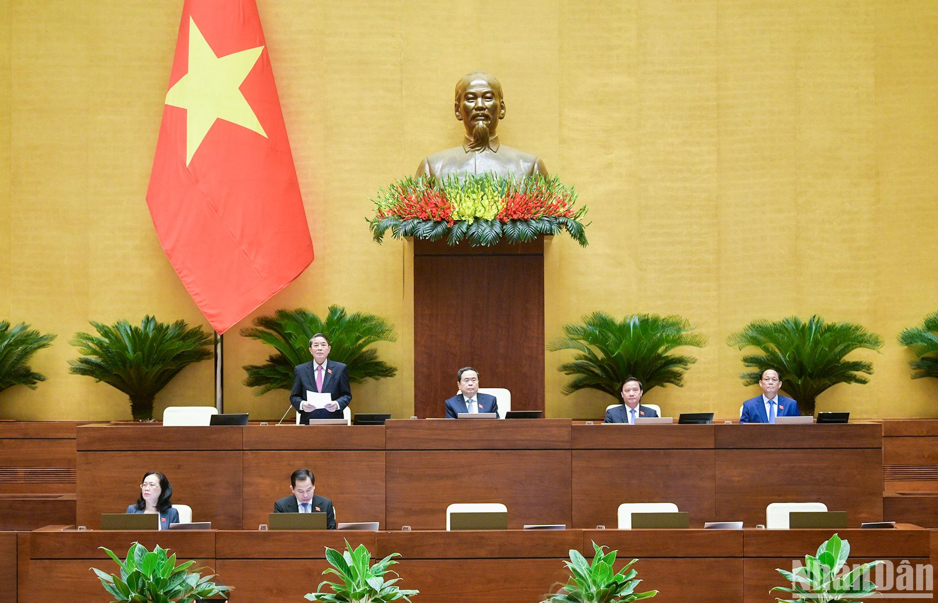 Phó Chủ tịch Quốc hội Nguyễn Đức Hải điều hành phiên họp.