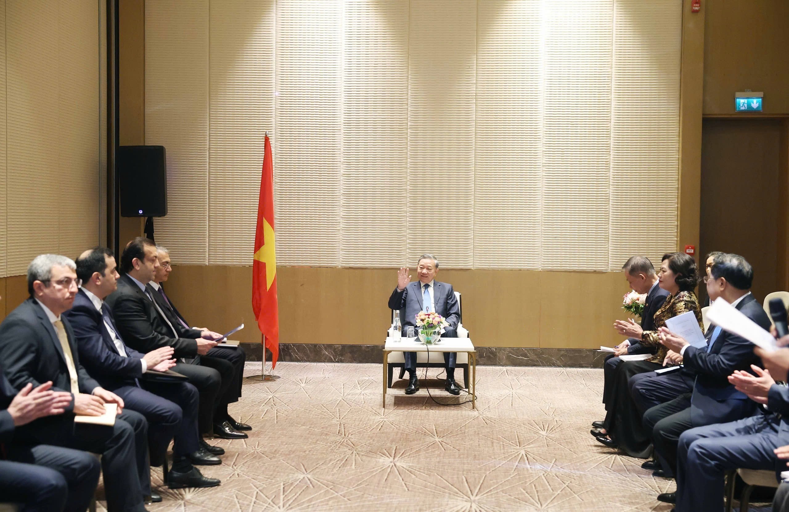 Tổng Bí thư Tô Lâm tiếp lãnh đạo một số doanh nghiệp tiêu biểu của Azerbaijan. (Ảnh: Thống Nhất/TTXVN)