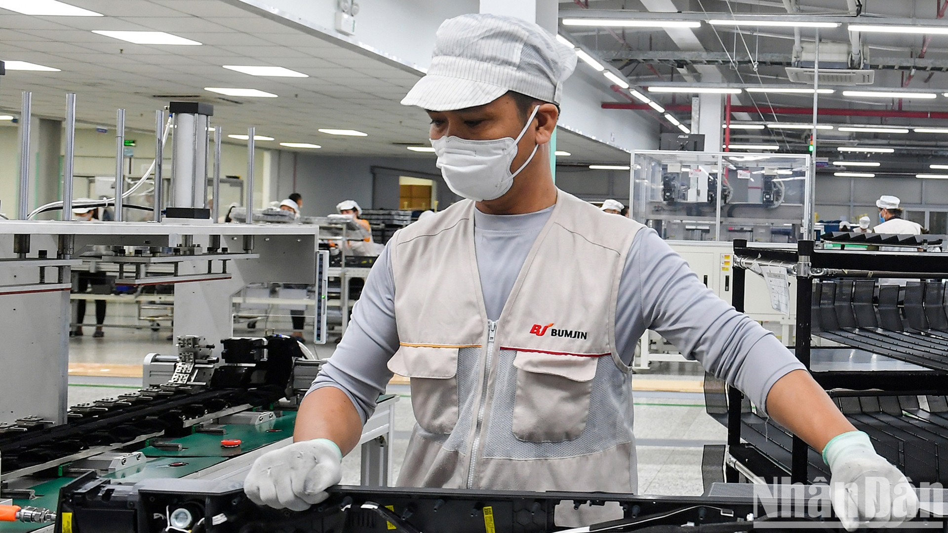 Lao động tại Công ty TNHH Bumjin Electronics Vina, Hàn Quốc, tại Quảng Ninh. (Ảnh: Thành Đạt)
