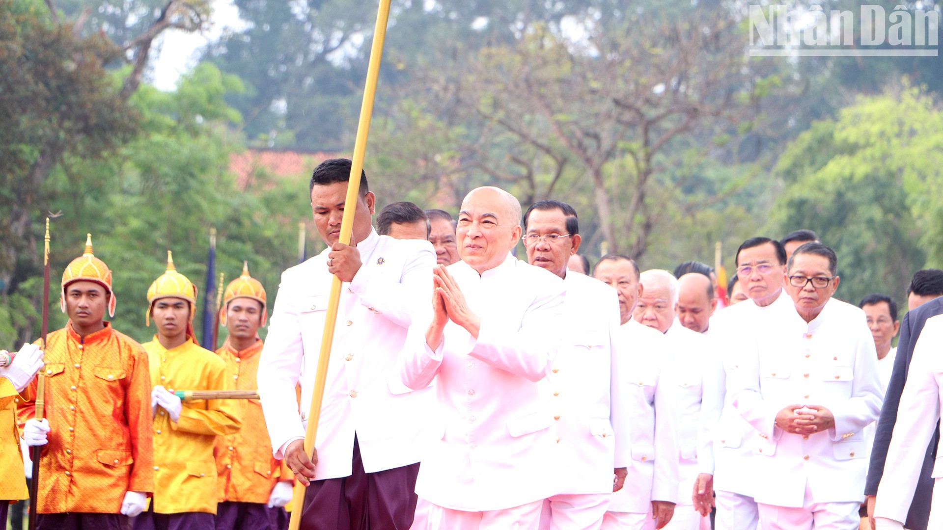 Quốc vương Norodom Sihamoni chủ trì lễ cầu an nhân dịp Năm mới cổ truyền của Campuchia.