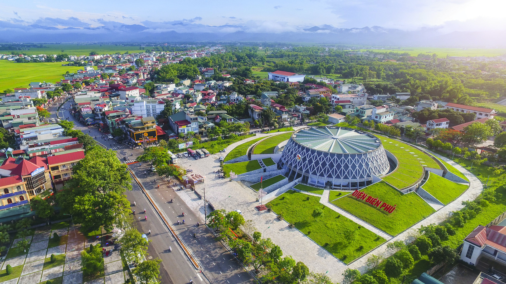 Một góc thành phố Điện Biên Phủ khang trang, rực rỡ hôm nay. (Ảnh: Sở Văn hóa, Thể thao và Du lịch tỉnh Điện Biên)