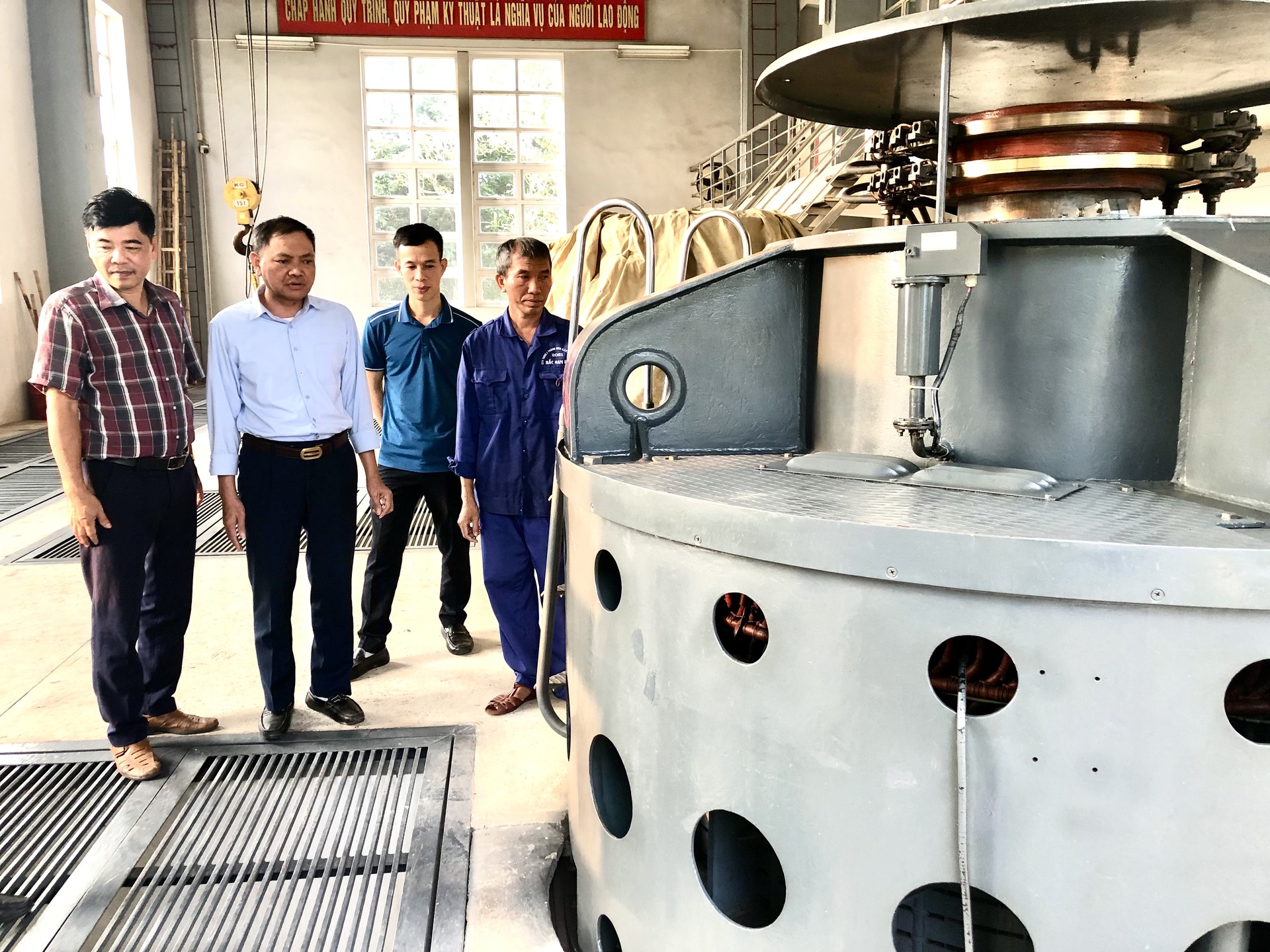 Kiểm tra vận hành máy bơm tại trạm bơm Hữu Bị, xã Mỹ Phúc, huyện Mỹ Lộc, tỉnh Nam Định.