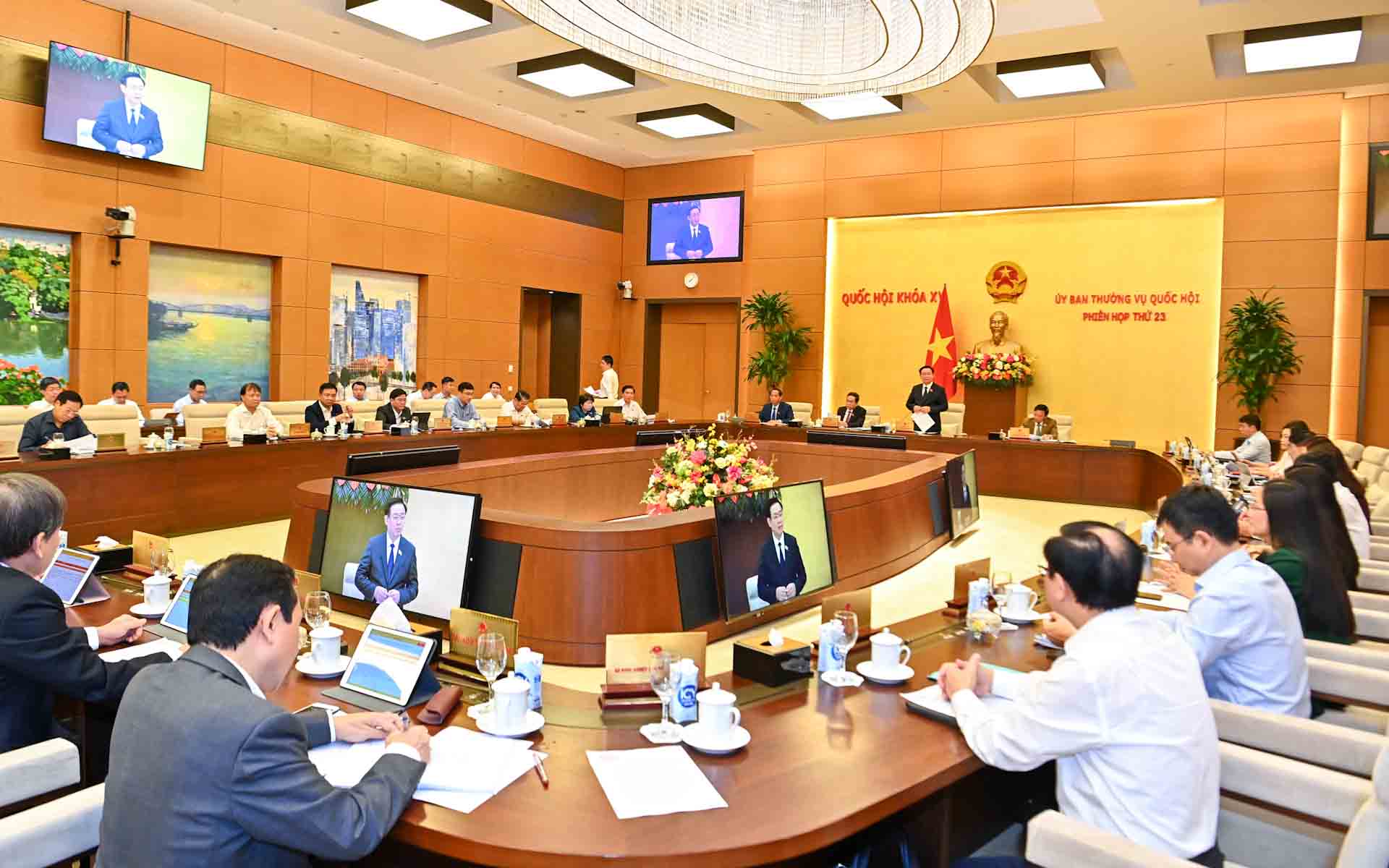 Dự kiến tại phiên họp thứ 23 diễn ra trong 4 ngày (từ ngày 9-12/5), Ủy ban Thường vụ Quốc hội sẽ xem xét và cho ý kiến đối với 13 nội dung lớn dự kiến trình Quốc hội xem xét, quyết định tại Kỳ họp thứ 5.