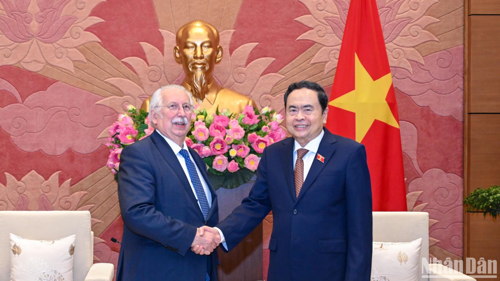 Phó Chủ tịch Thường trực Quốc hội Trần Thanh Mẫn và Hạ Nghị sĩ André Flahaut, Bộ trưởng Quốc vụ Vương quốc Bỉ.