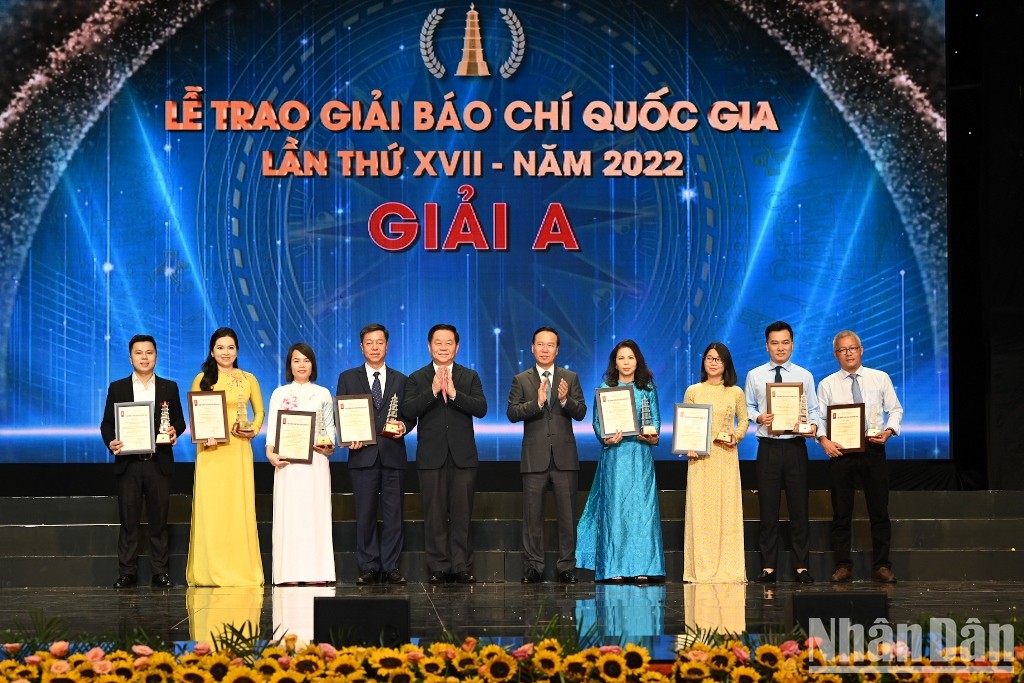 [Ảnh] Chủ tịch nước Võ Văn Thưởng dự Lễ trao giải Báo chí quốc gia lần thứ XVII - năm 2022