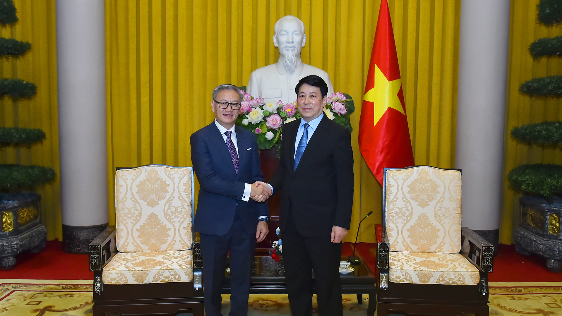 Chủ tịch nước Lương Cường và Bộ trưởng Ngoại giao Lào Thongsavanh Phomvihane tại buổi tiếp.