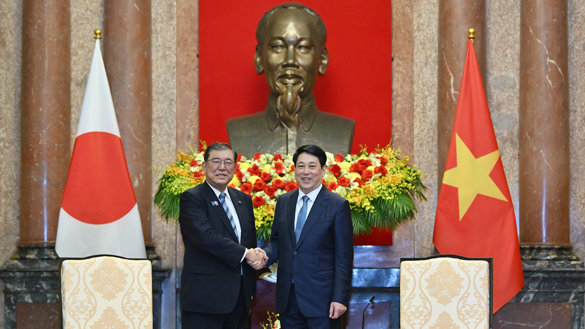 Chủ tịch nước Lương Cường và Thủ tướng Nhật Bản Ishiba Shigeru.