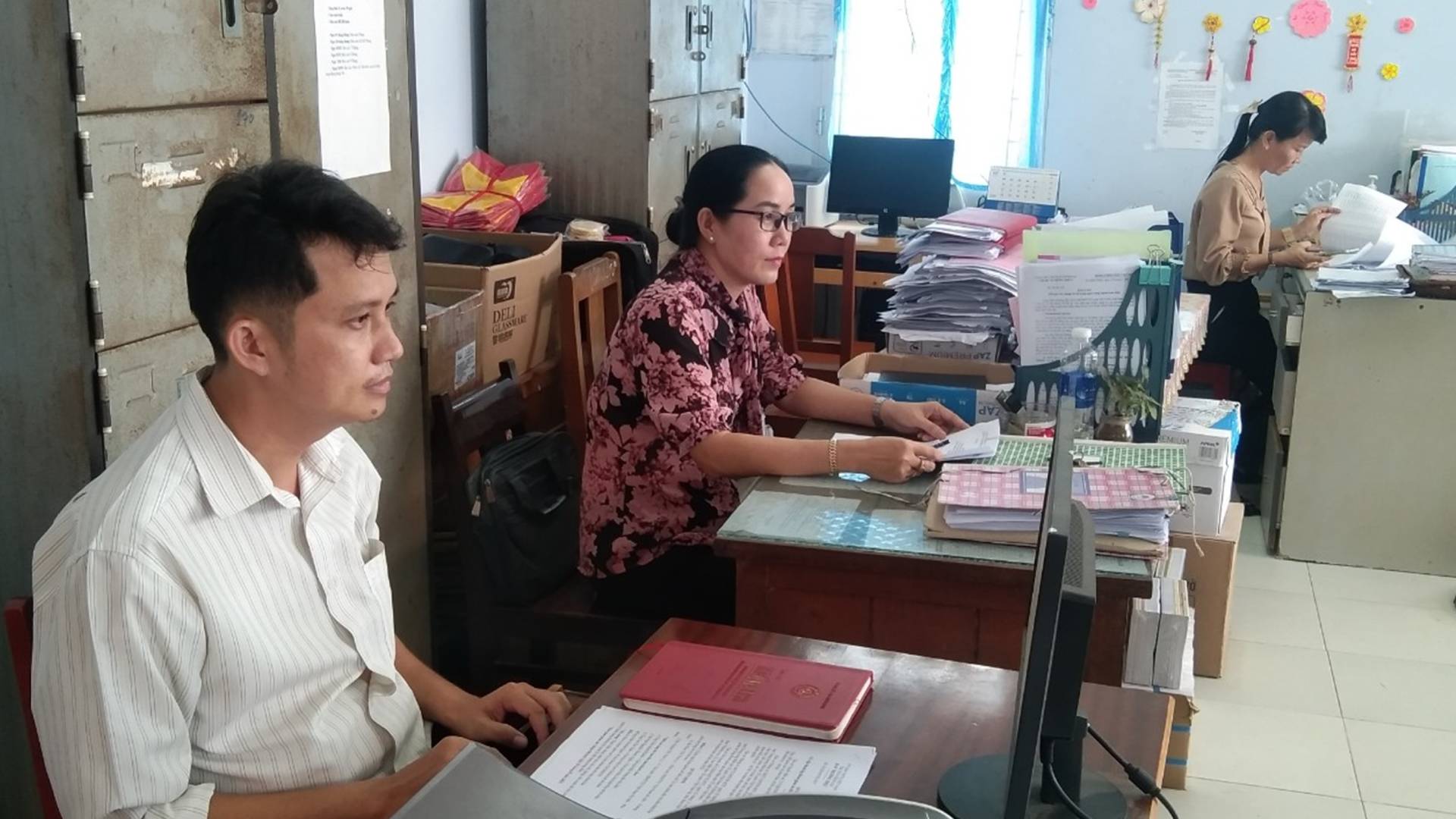 Bí thư chi bộ ấp Bình Chiến Trần Minh Khiêm luôn năng động, sáng tạo trong công việc.