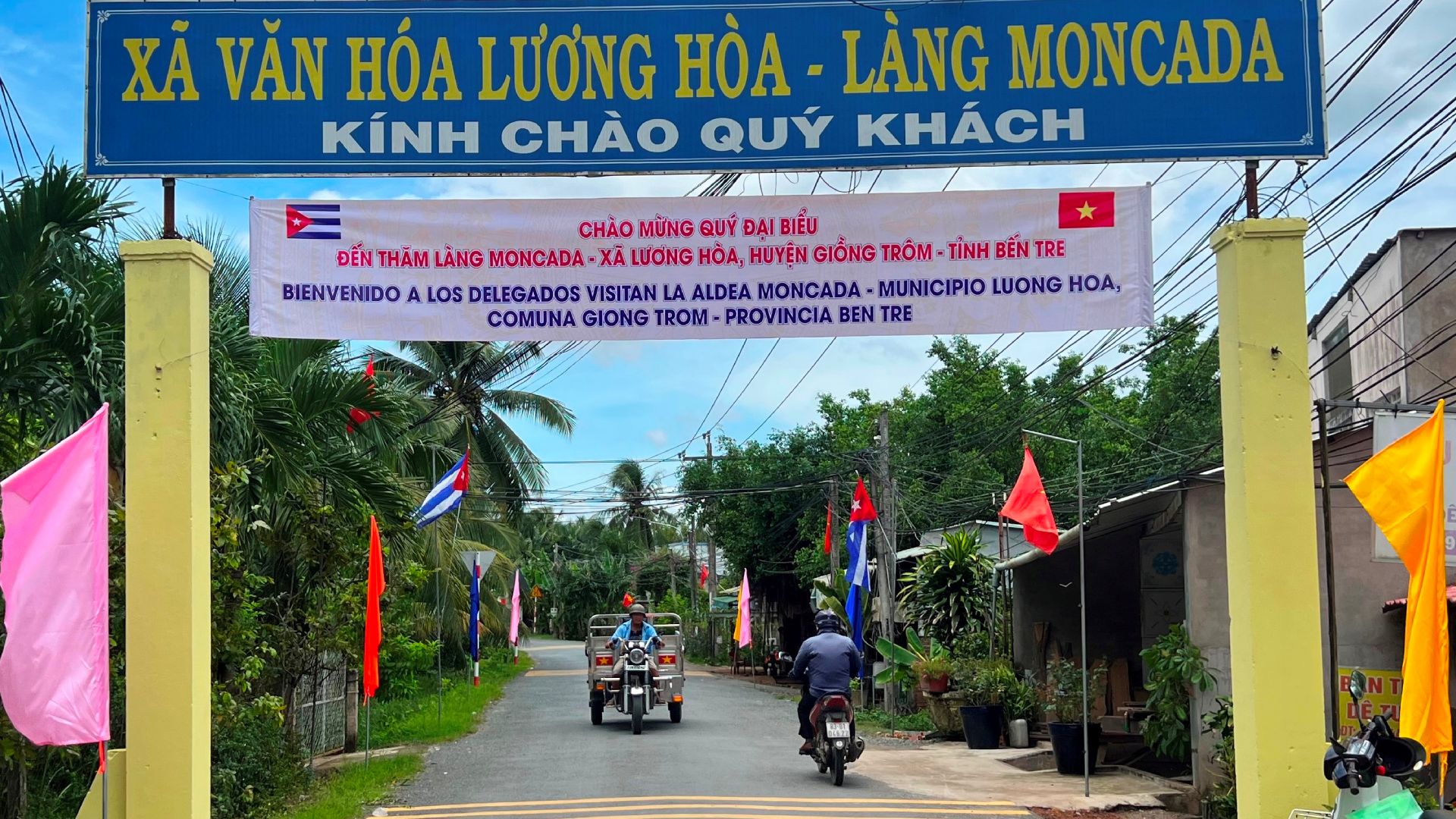 Đường vào làng Moncada - xã Lương Hòa (huyện Giồng Trôm, tỉnh Bến Tre).