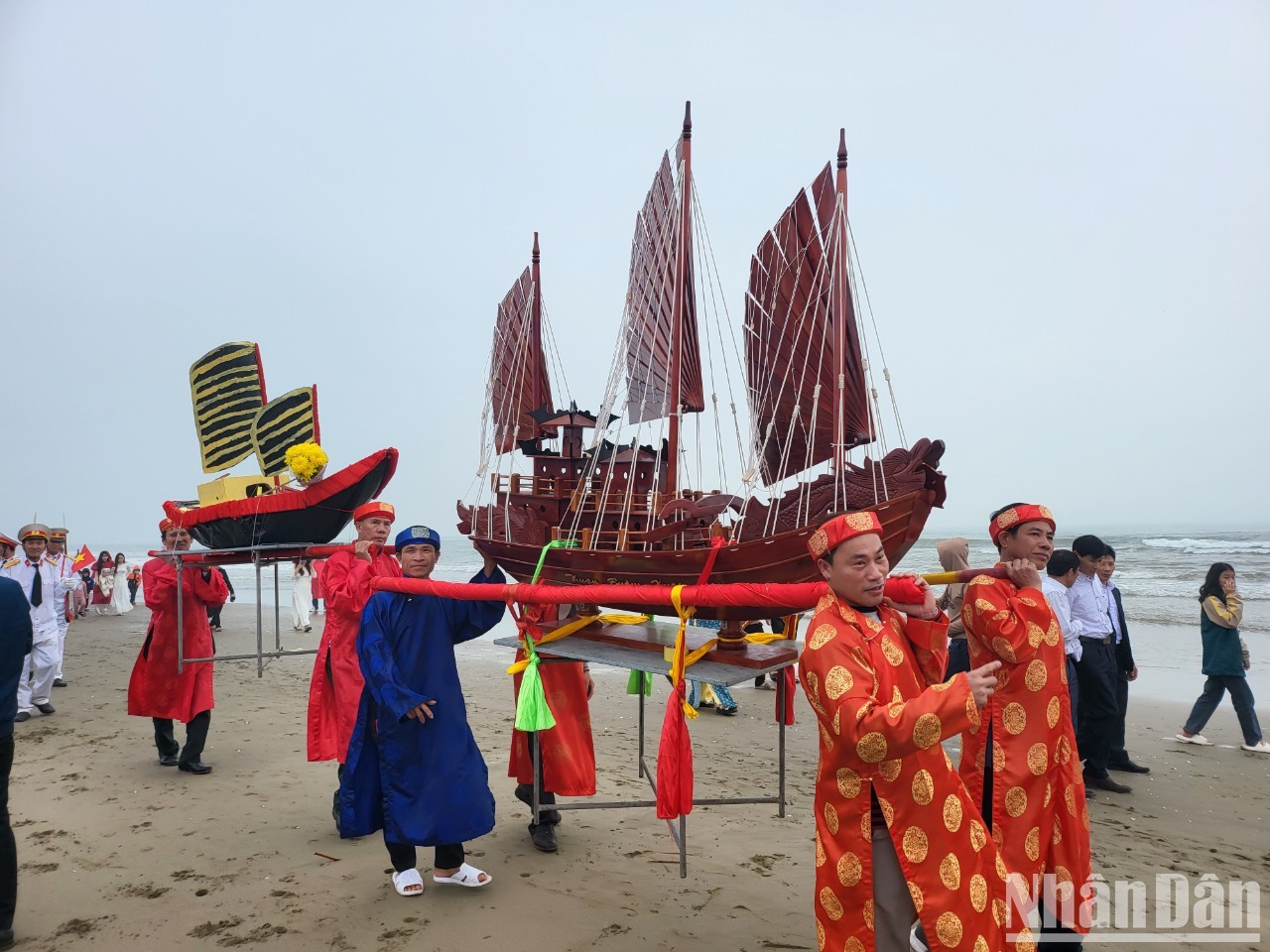 Lễ hội cầu ngư của làng Cam Lâm (Nghi Xuân, Hà Tĩnh) là dịp ngư dân gửi gắm, kỳ vọng một năm mới thuận buồm xuôi gió.