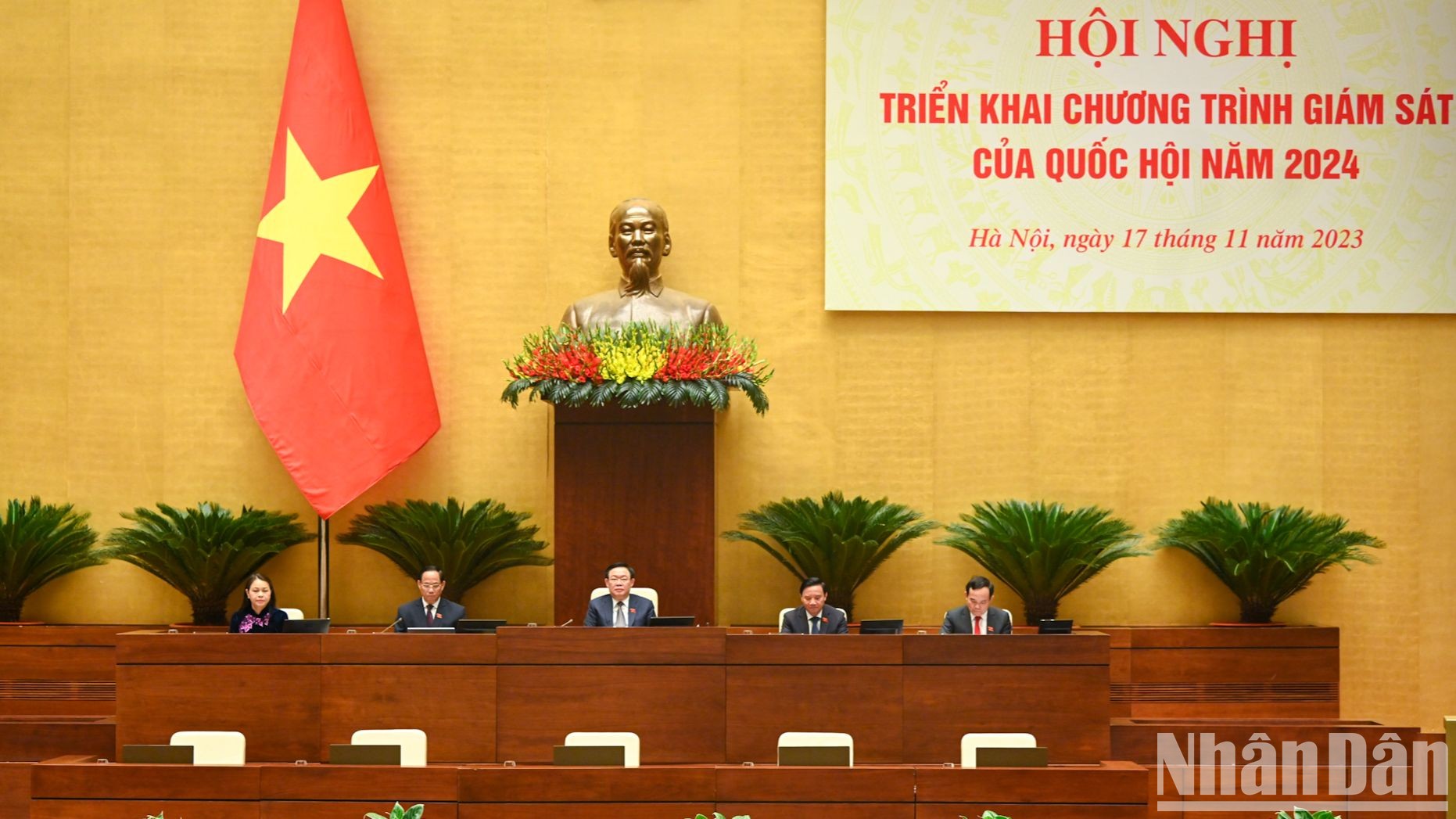 Hội nghị được tổ chức theo hình thức trực tiếp tại phòng họp Diên Hồng kết nối trực tuyến với 62 điểm cầu tại 62 Đoàn đại biểu Quốc hội, Hội đồng nhân dân, Ủy ban nhân dân tại các tỉnh, thành phố trực thuộc Trung ương.