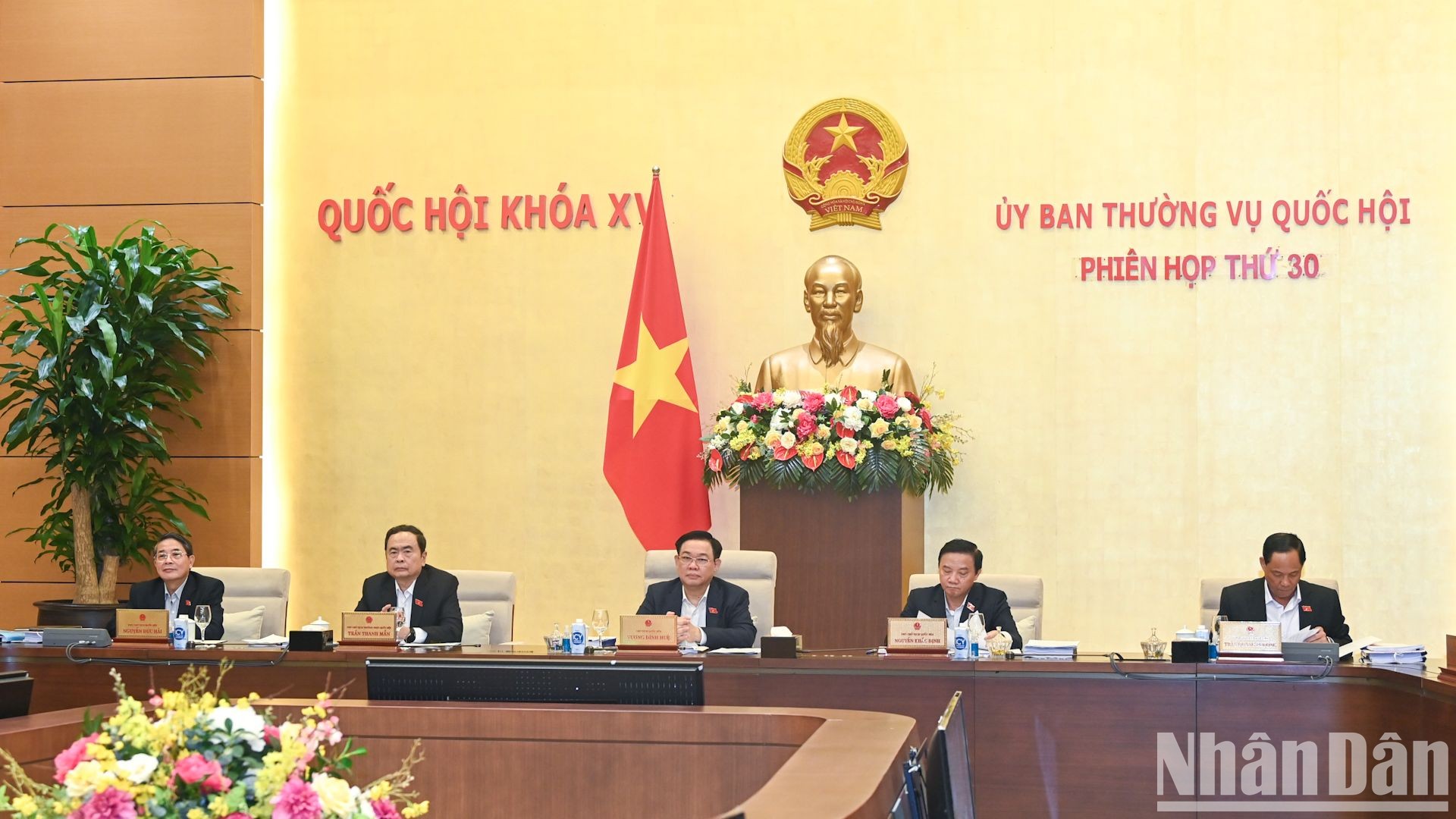 Tại phiên họp này, Ủy ban Thường vụ Quốc hội sẽ cho ý kiến về việc giải trình, tiếp thu, chỉnh lý dự thảo Luật Lưu trữ (sửa đổi); cho ý kiến về dự án Luật sửa đổi, bổ sung một số điều của Luật Cảnh vệ và một số nội dung thuộc thẩm quyền.