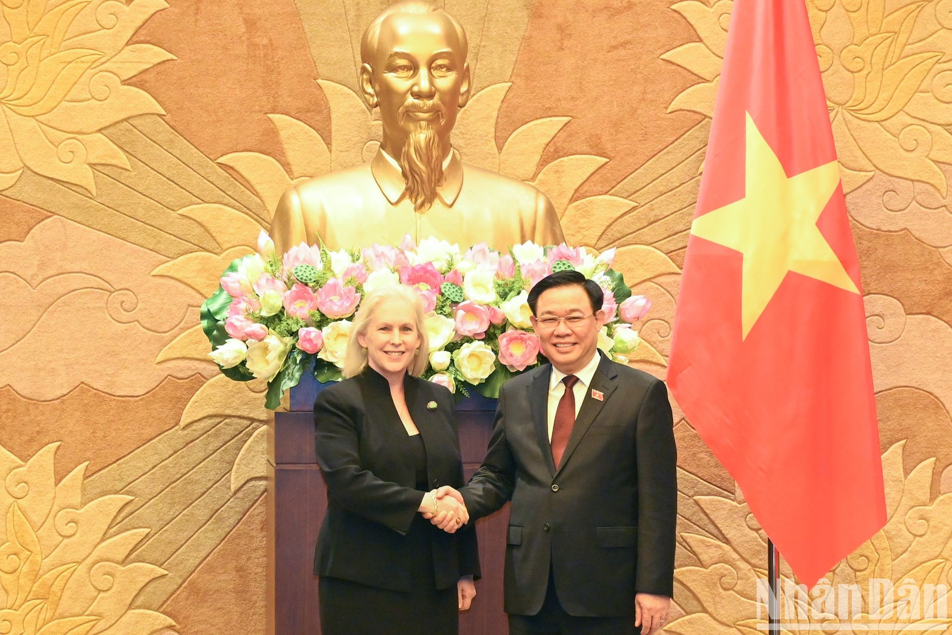 Chủ tịch Quốc hội Vương Đình Huệ và Thượng Nghị sĩ Kirsten Gillibrand tại buổi tiếp.