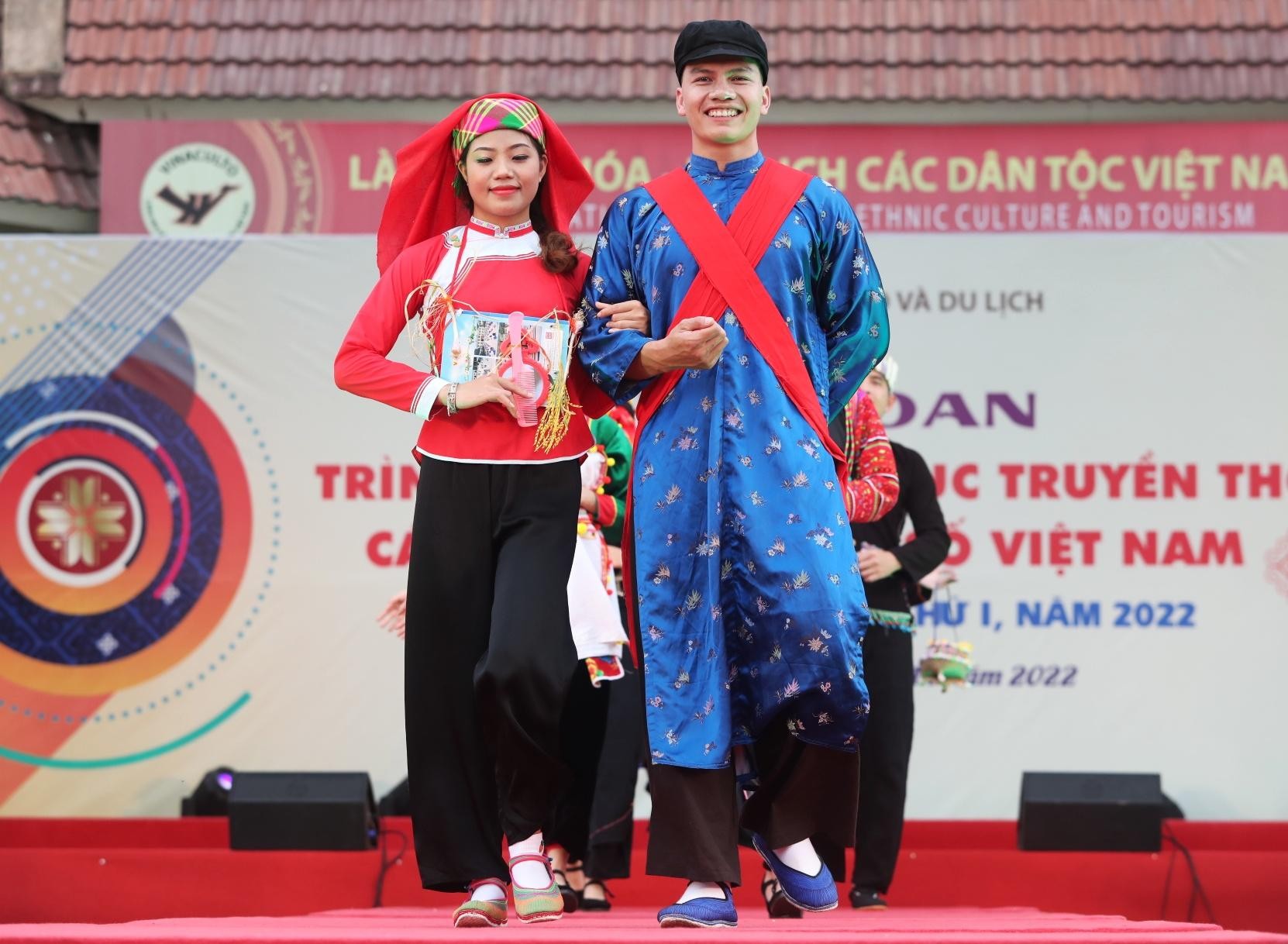 Độc đáo trang phục các dân tộc Việt Nam ảnh 21