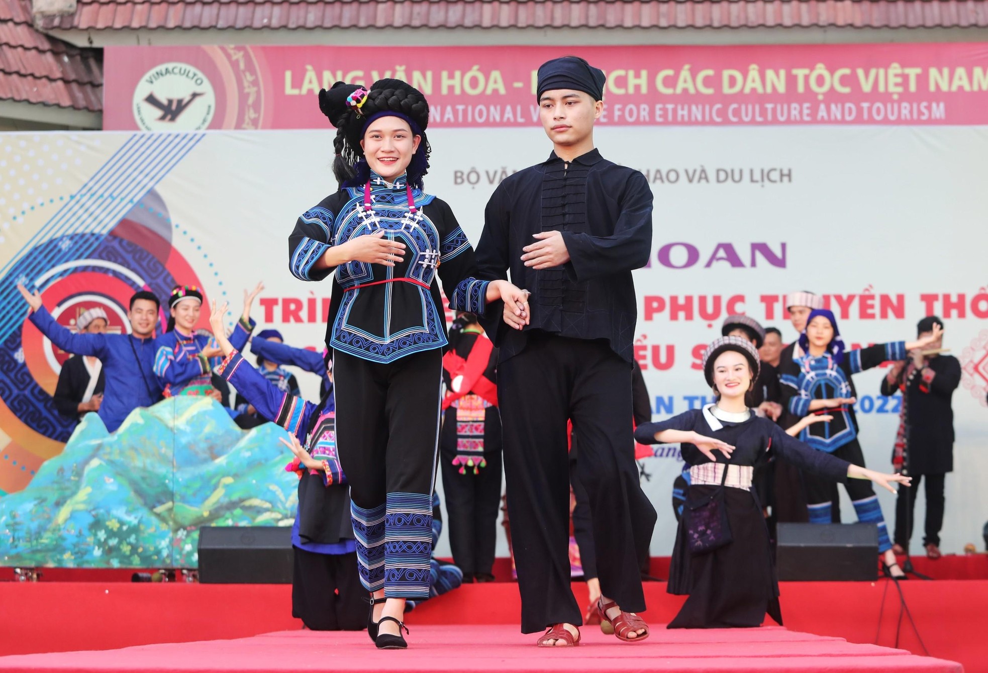 Độc đáo trang phục các dân tộc Việt Nam ảnh 18