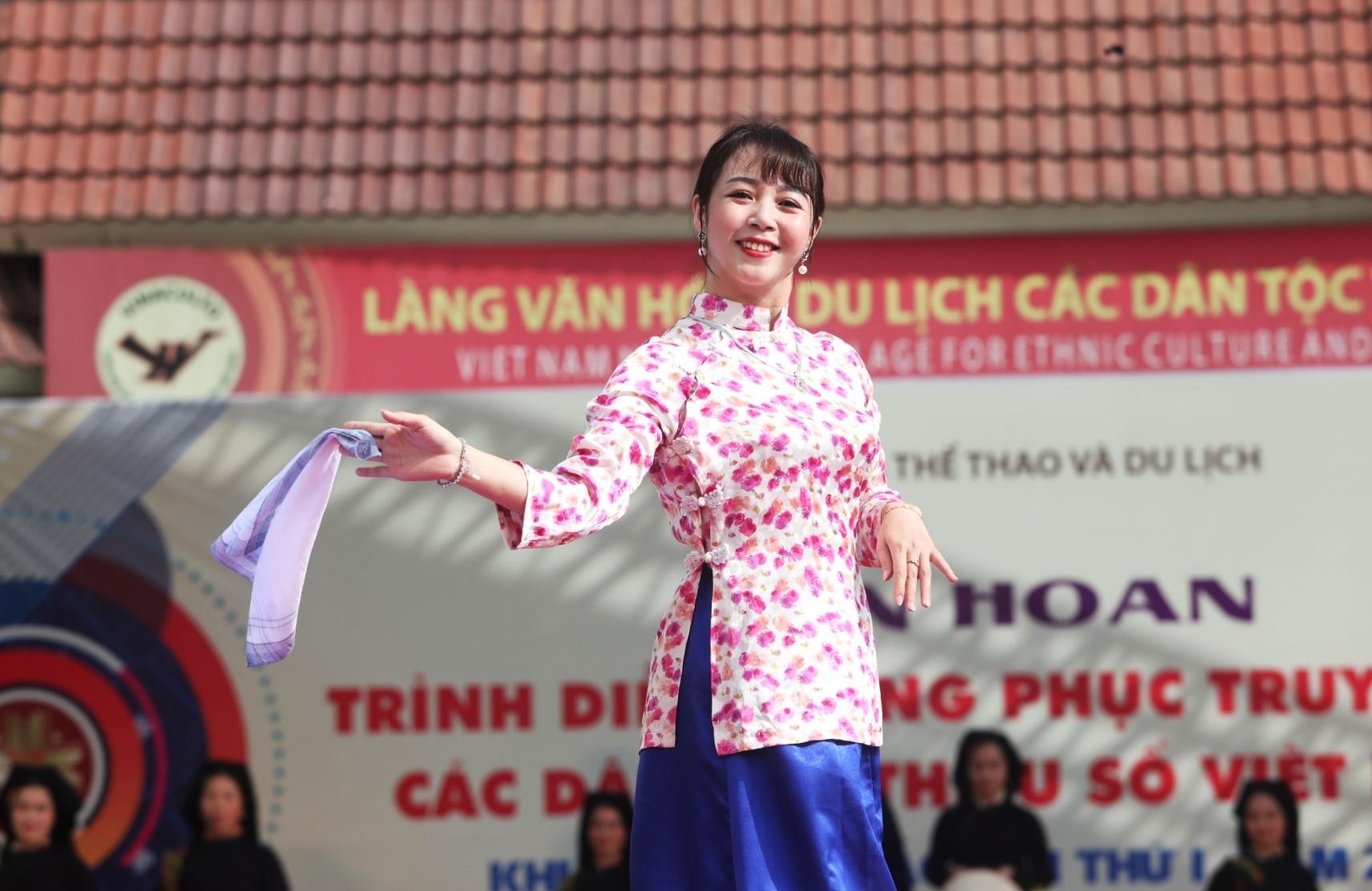 Độc đáo trang phục các dân tộc Việt Nam ảnh 17