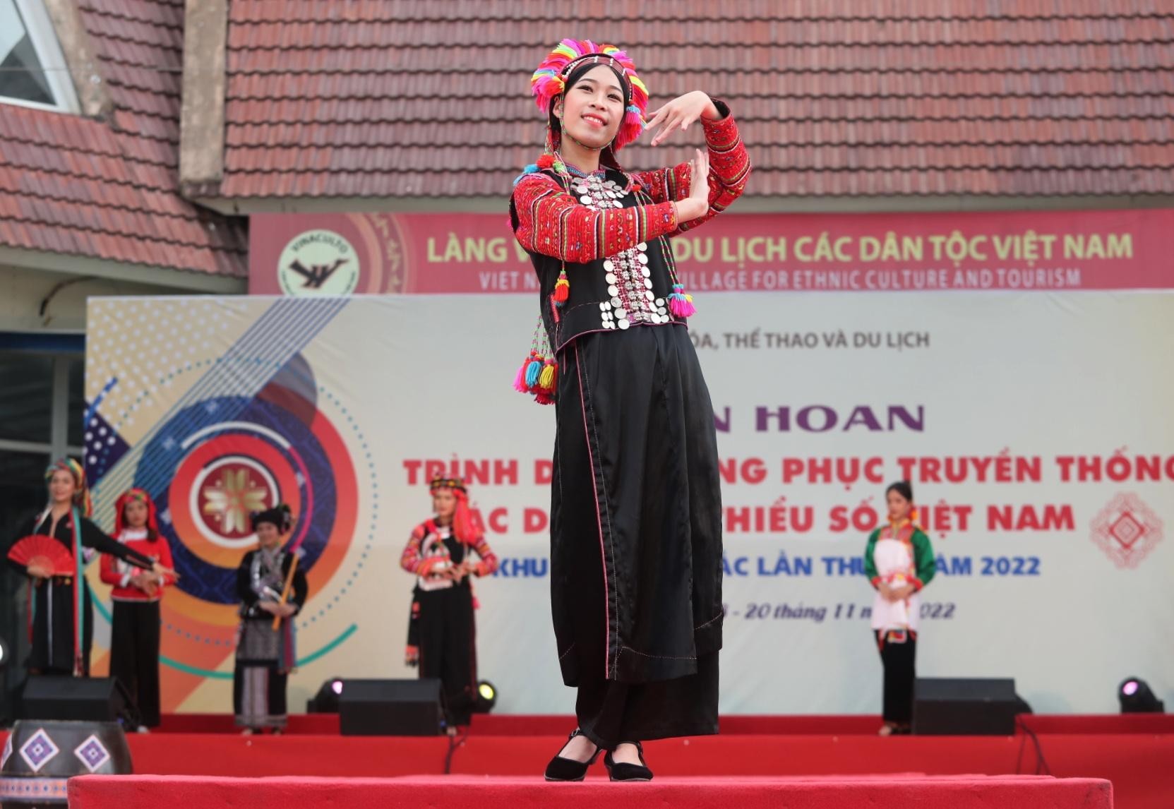 Độc đáo trang phục các dân tộc Việt Nam ảnh 16