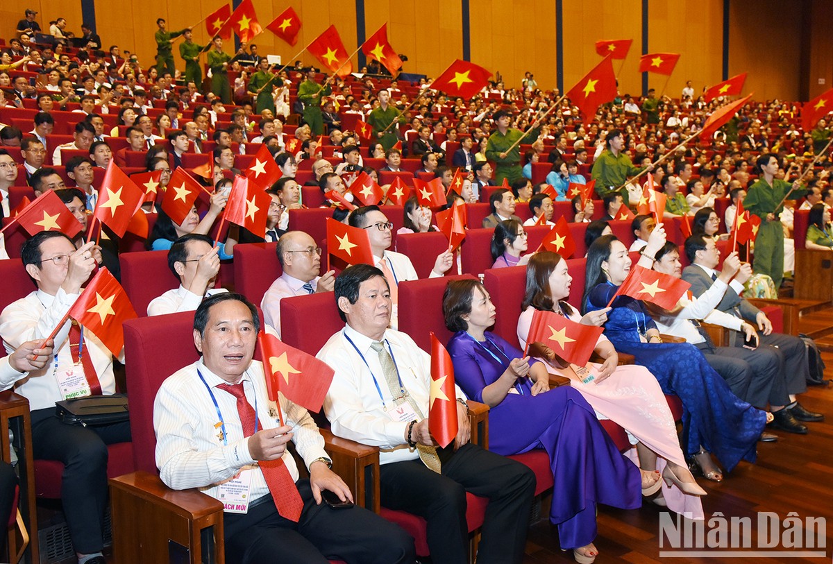 [Ảnh] Thủ tướng Phạm Minh Chính dự Hội nghị biểu dương, tôn vinh điển hình tiên tiến toàn quốc ảnh 8