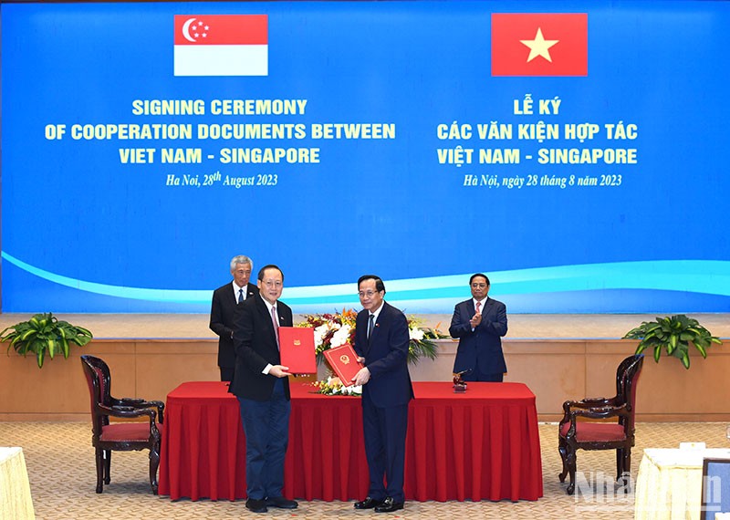 [Ảnh] Thủ tướng Phạm Minh Chính và Thủ tướng Singapore Lý Hiển Long chứng kiến Lễ ký kết văn kiện hợp tác ảnh 5