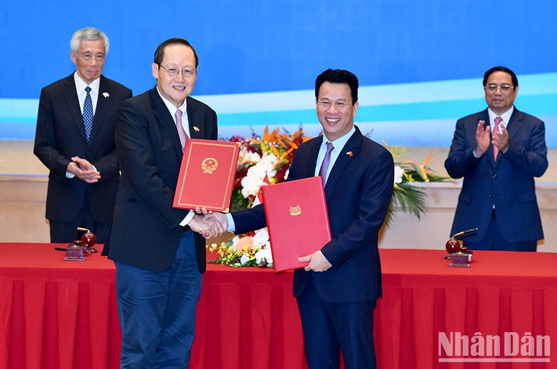[Ảnh] Thủ tướng Phạm Minh Chính và Thủ tướng Singapore Lý Hiển Long chứng kiến Lễ ký kết văn kiện hợp tác ảnh 6