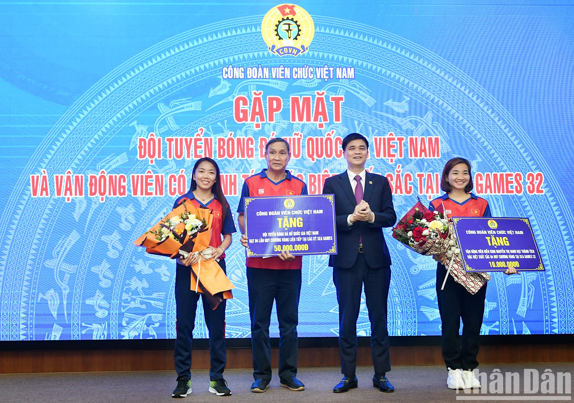 [Ảnh] Công đoàn Viên chức Việt Nam gặp mặt đội tuyển nữ Việt Nam và VĐV Nguyễn Thị Oanh ảnh 8
