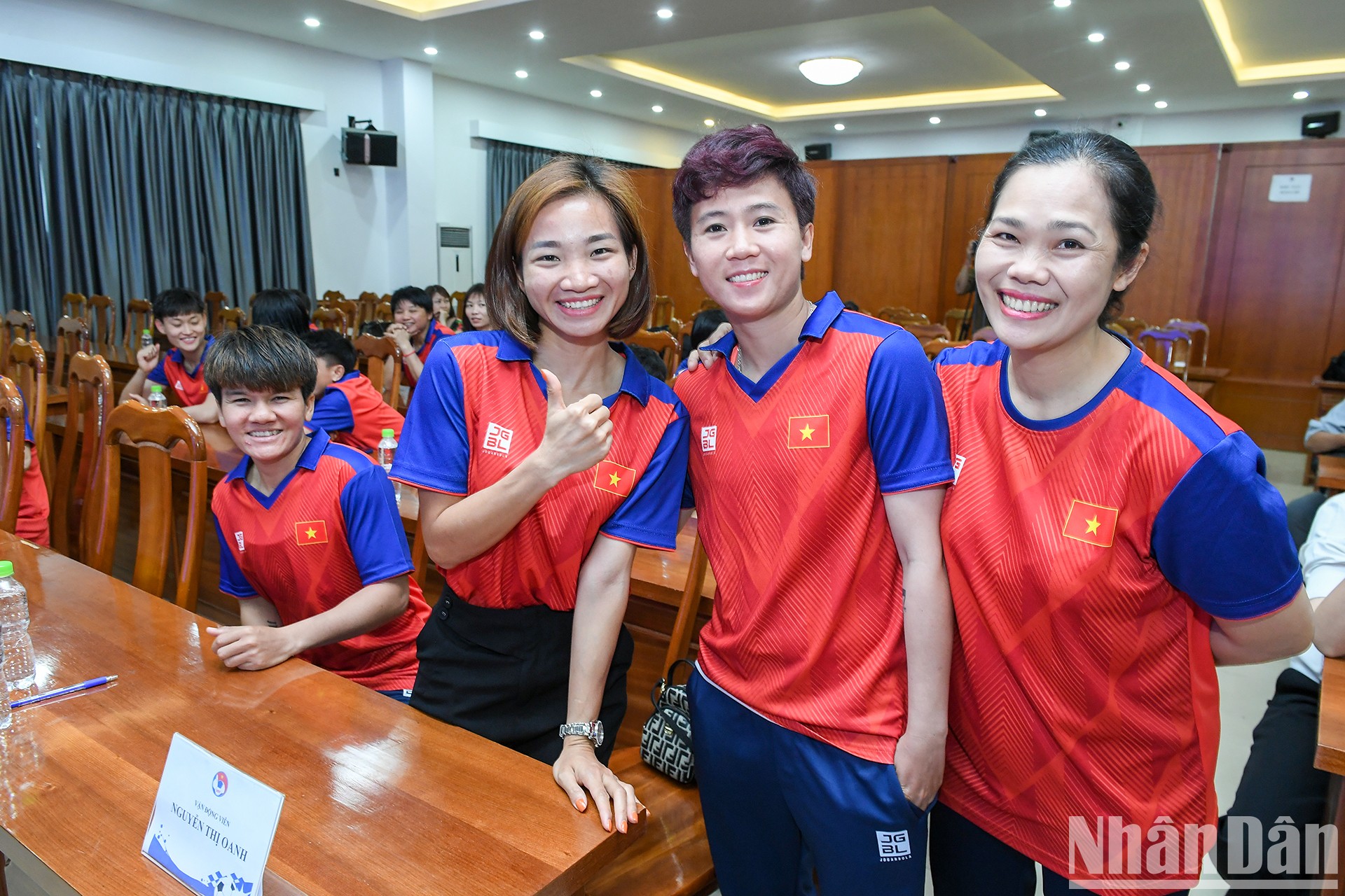 [Ảnh] Công đoàn Viên chức Việt Nam gặp mặt đội tuyển nữ Việt Nam và VĐV Nguyễn Thị Oanh ảnh 7