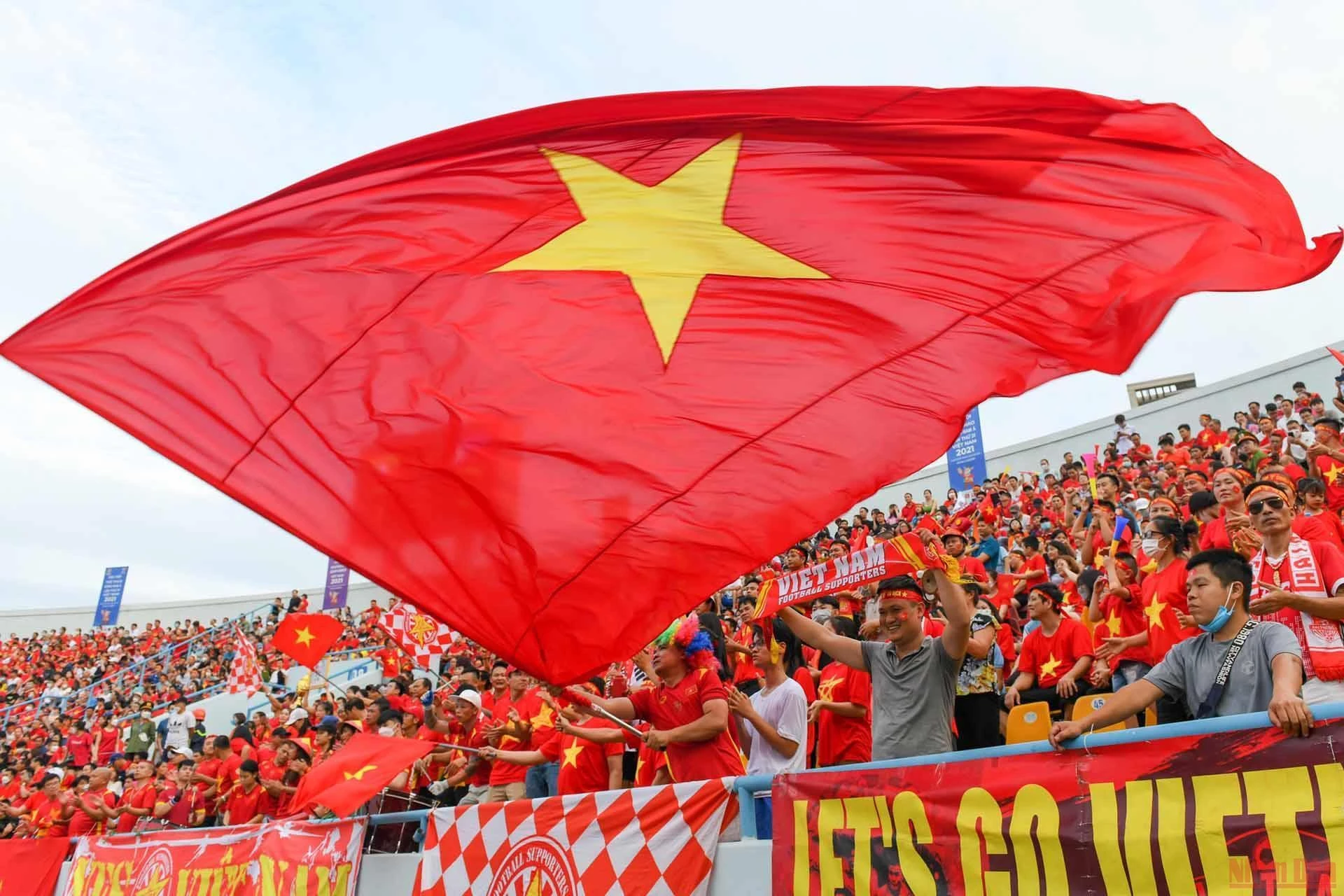 Cờ đỏ chót sao vàng – hình tượng linh nghiệm đặc trưng của dân tộc bản địa nước Việt Nam hình ảnh 7