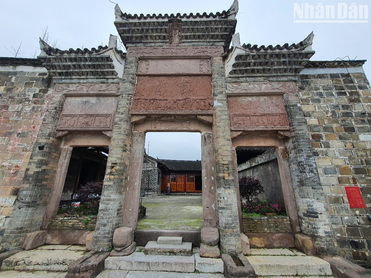 Phát triển du lịch gắn với bảo tồn văn hóa làng cổ ở Trung Quốc ảnh 2