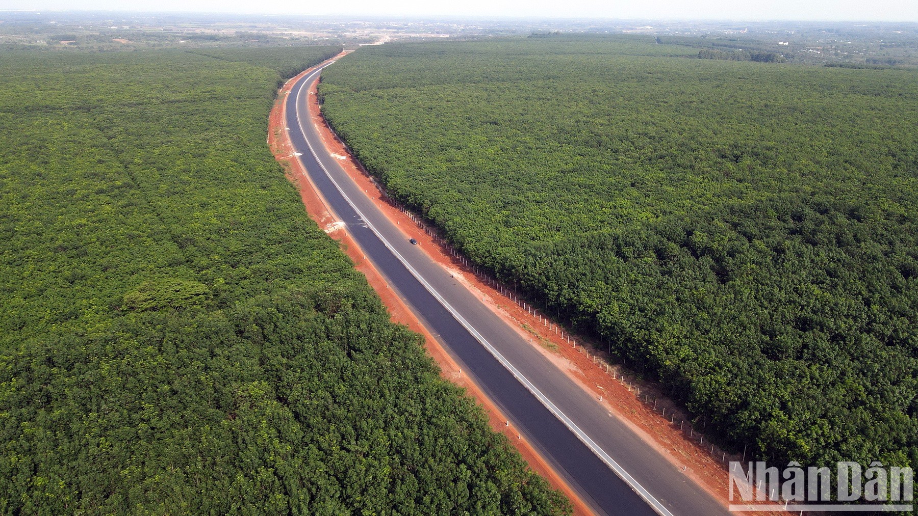 [Ảnh] Đường cao tốc Phan Thiết-Dầu Giây trước thời điểm hoàn thành 1 tháng ảnh 1