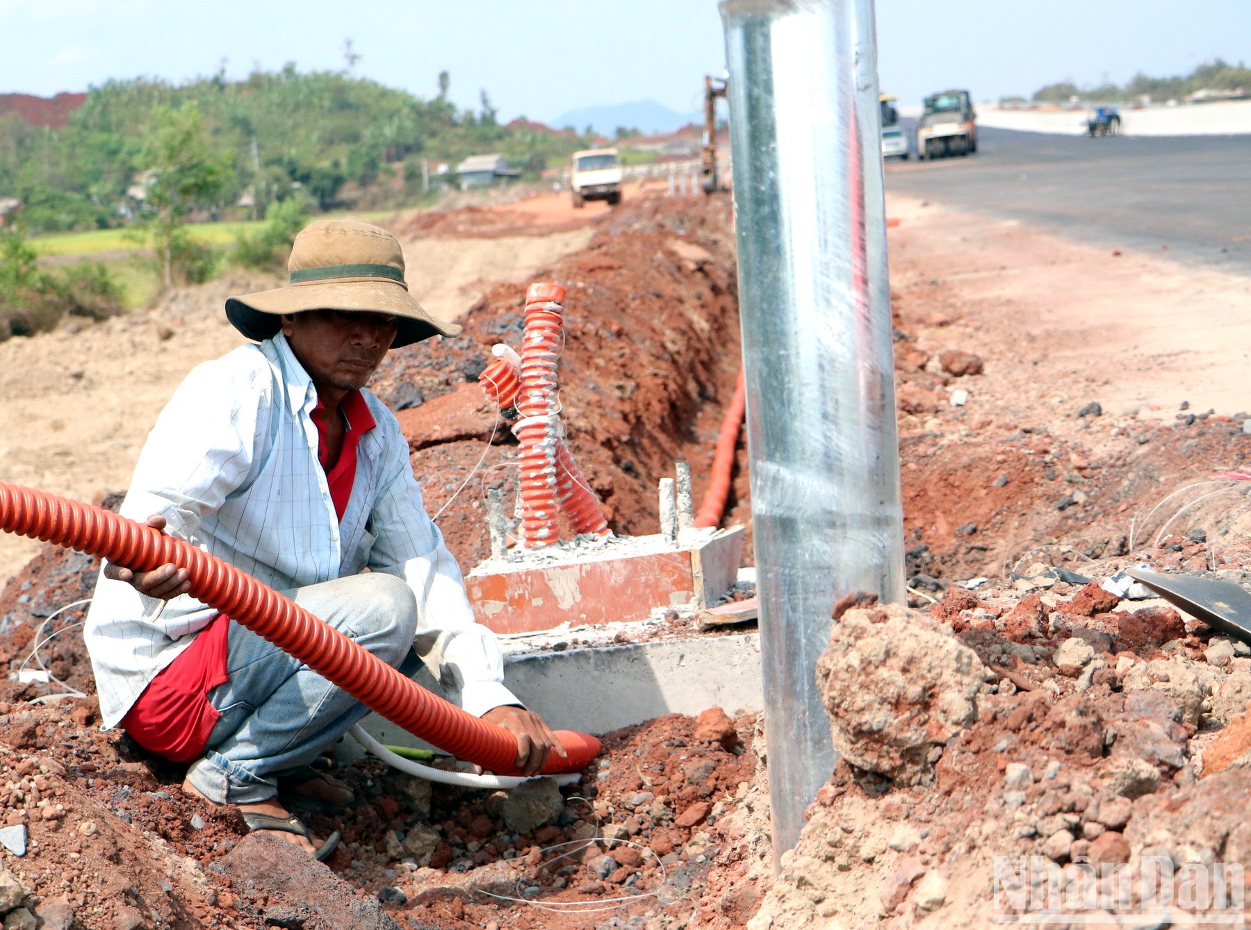 [Ảnh] Đường cao tốc Phan Thiết-Dầu Giây trước thời điểm hoàn thành 1 tháng ảnh 8