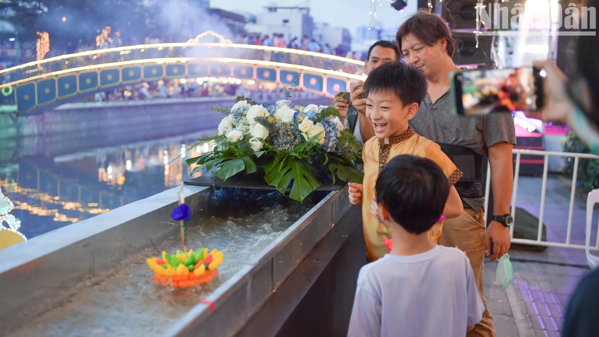 [ẢNH] Lung linh đêm hội Loy Krathong tại Thái Lan ảnh 3