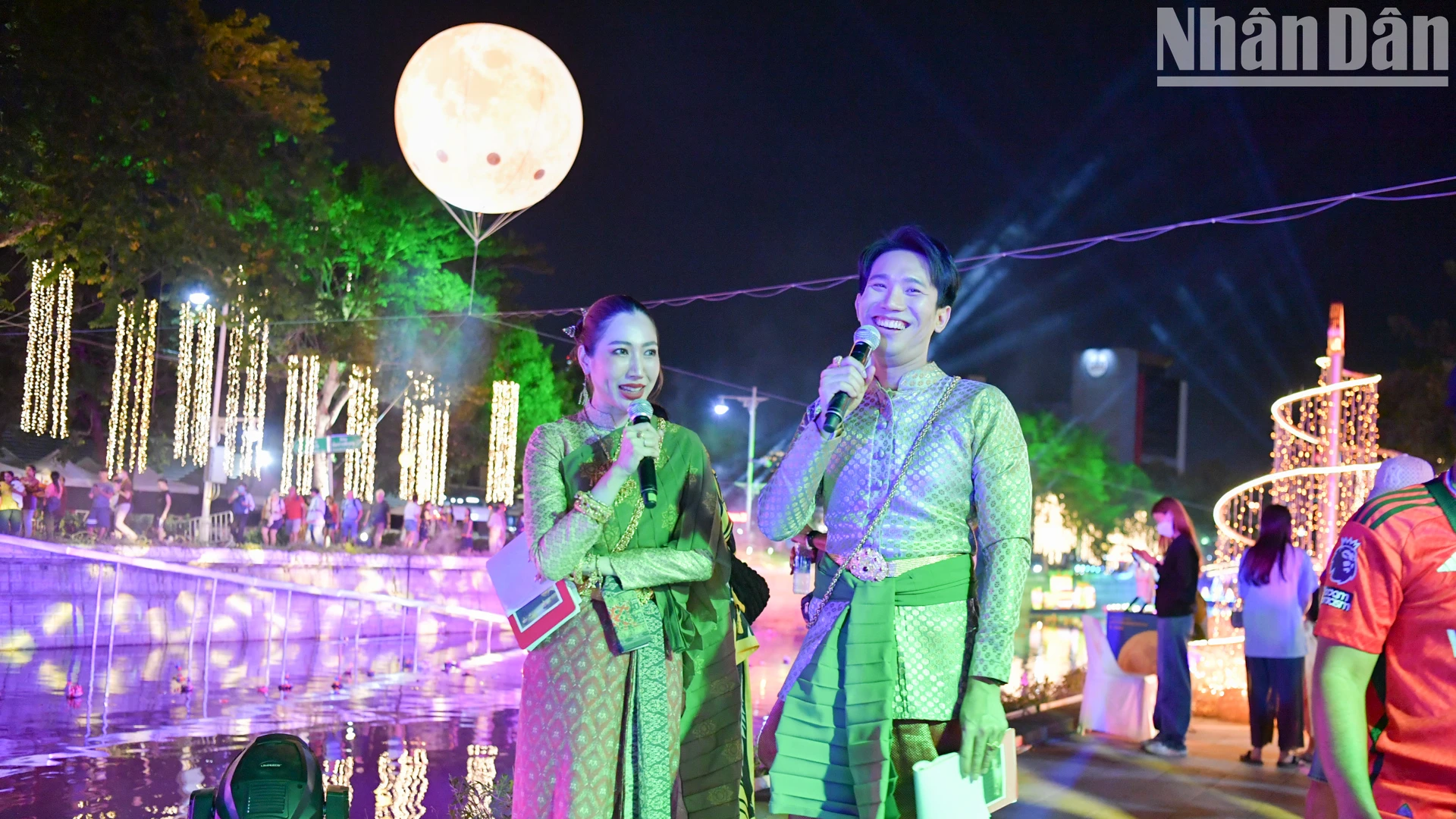 [ẢNH] Lung linh đêm hội Loy Krathong tại Thái Lan ảnh 9