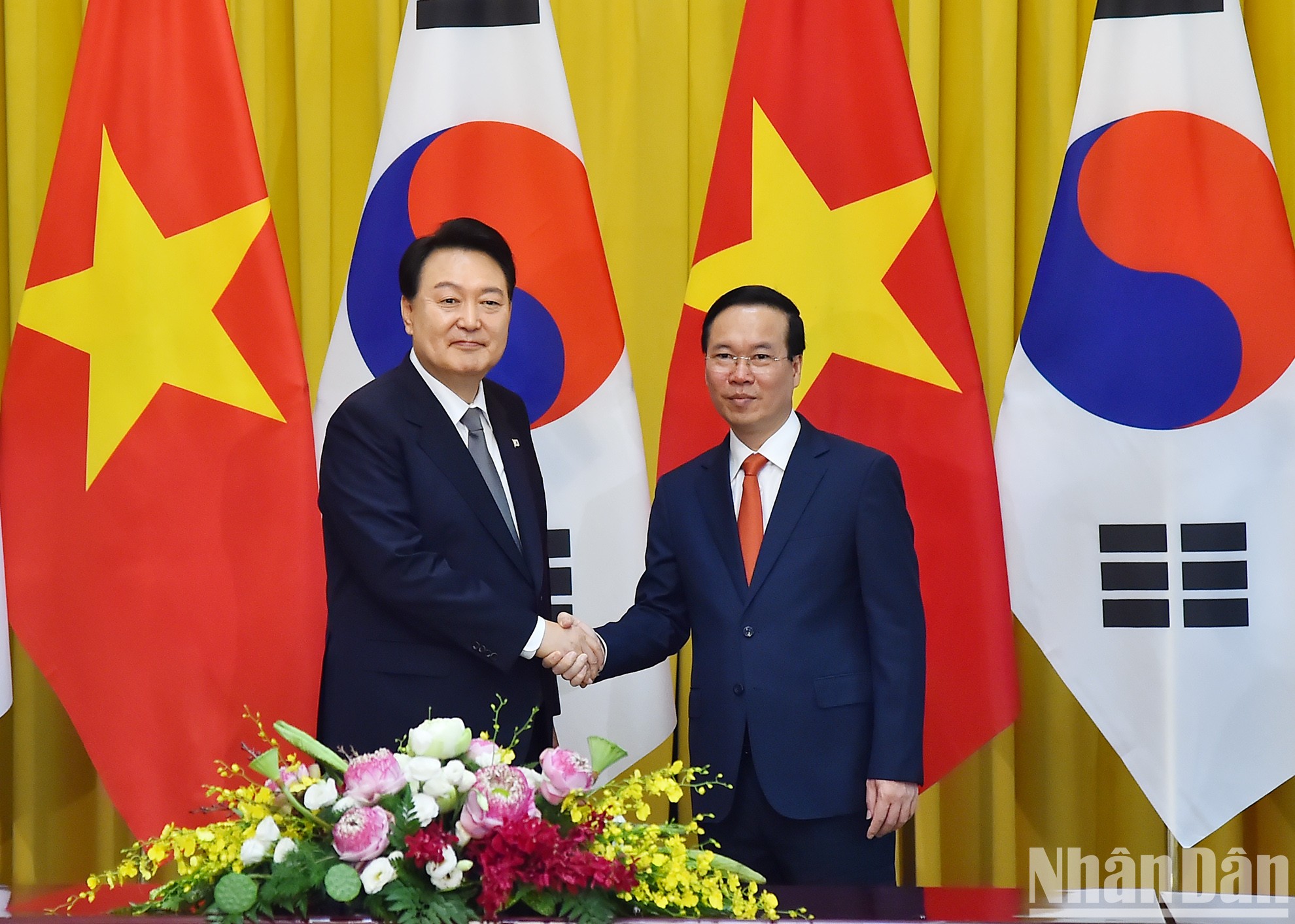 [Ảnh] Chủ tịch nước Võ Văn Thưởng đón, hội đàm với Tổng thống Đại Hàn Dân Quốc Yoon Suk Yeol ảnh 8