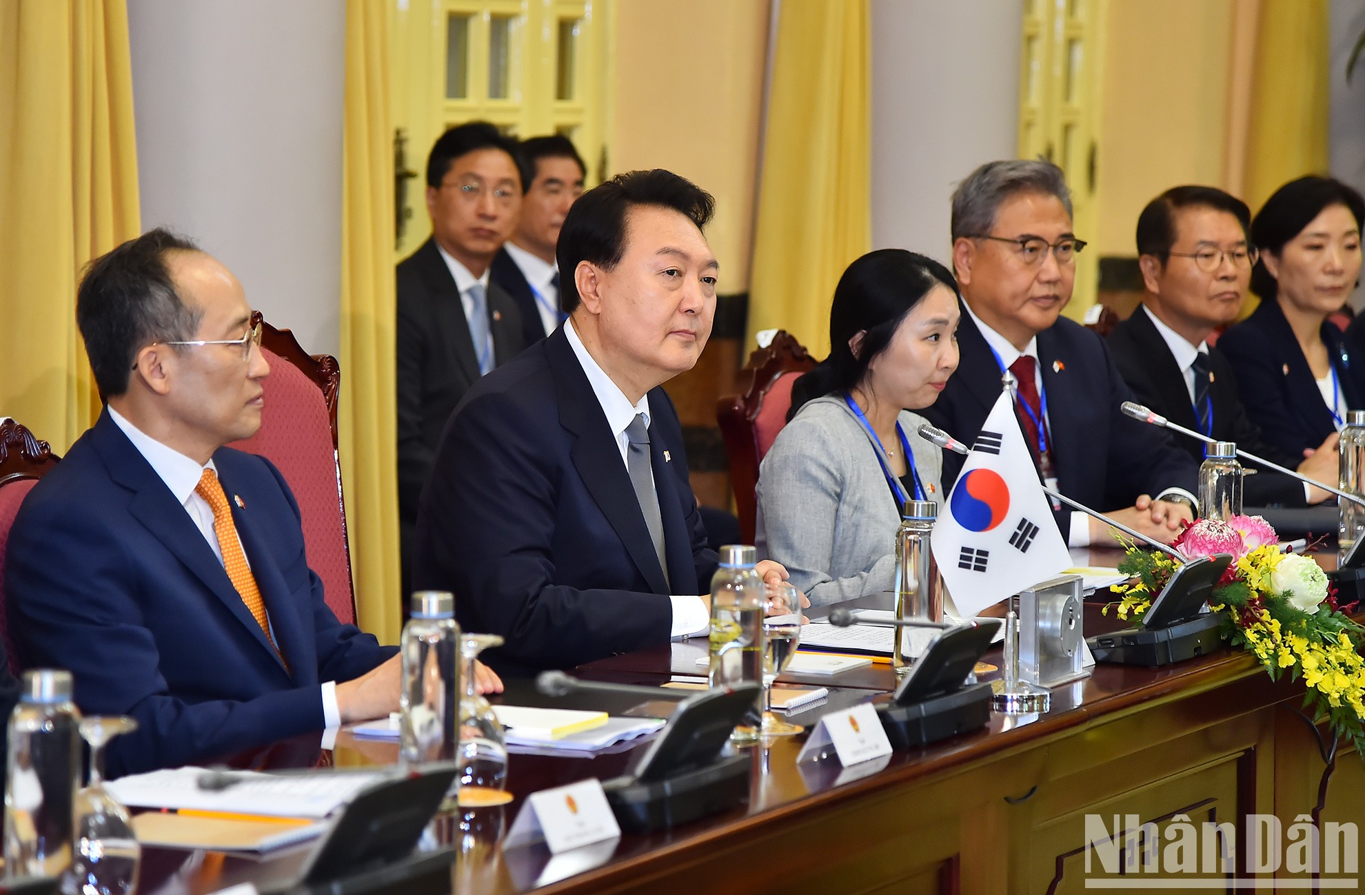 [Ảnh] Chủ tịch nước Võ Văn Thưởng đón, hội đàm với Tổng thống Đại Hàn Dân Quốc Yoon Suk Yeol ảnh 10