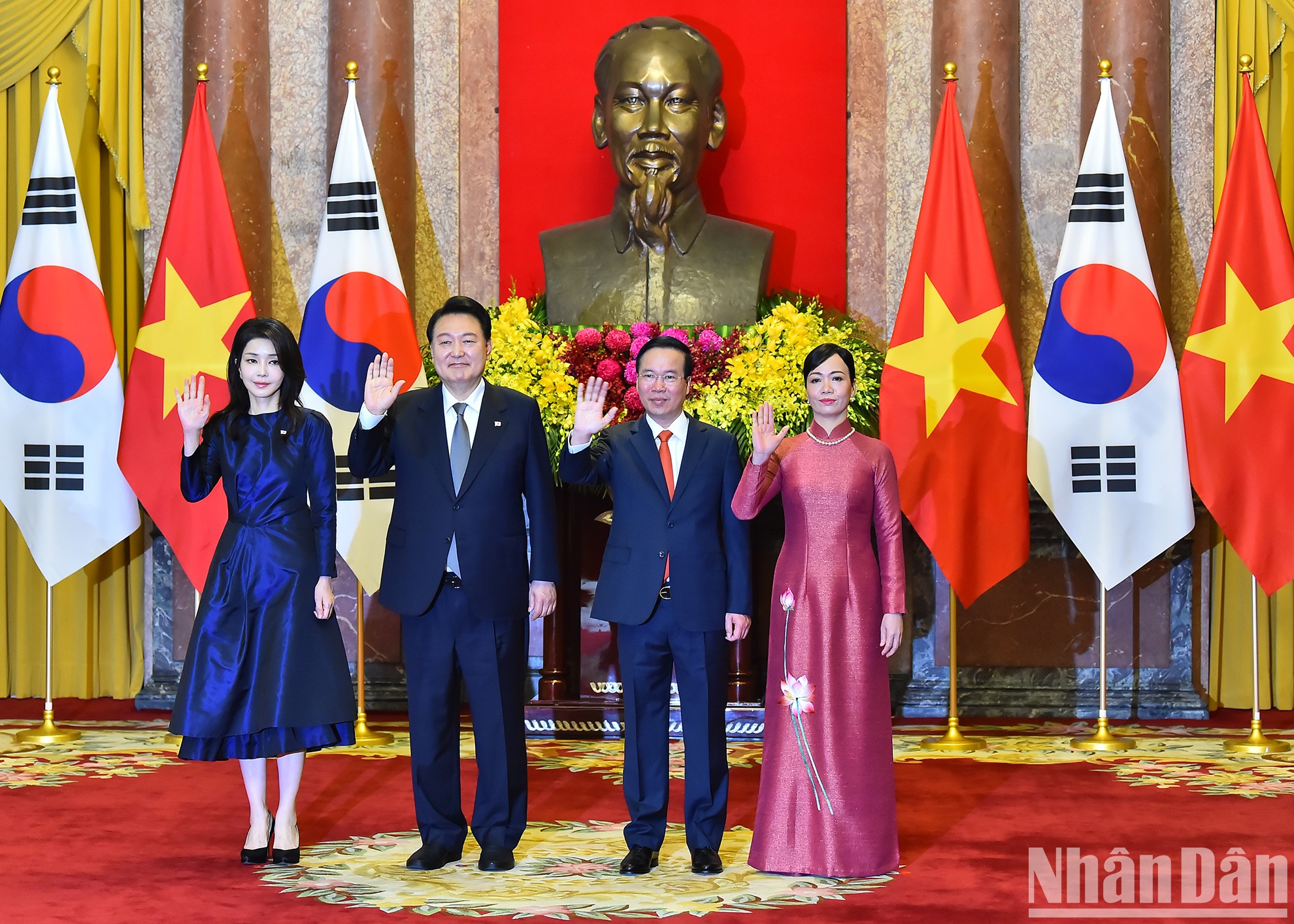 [Ảnh] Chủ tịch nước Võ Văn Thưởng đón, hội đàm với Tổng thống Đại Hàn Dân Quốc Yoon Suk Yeol ảnh 6