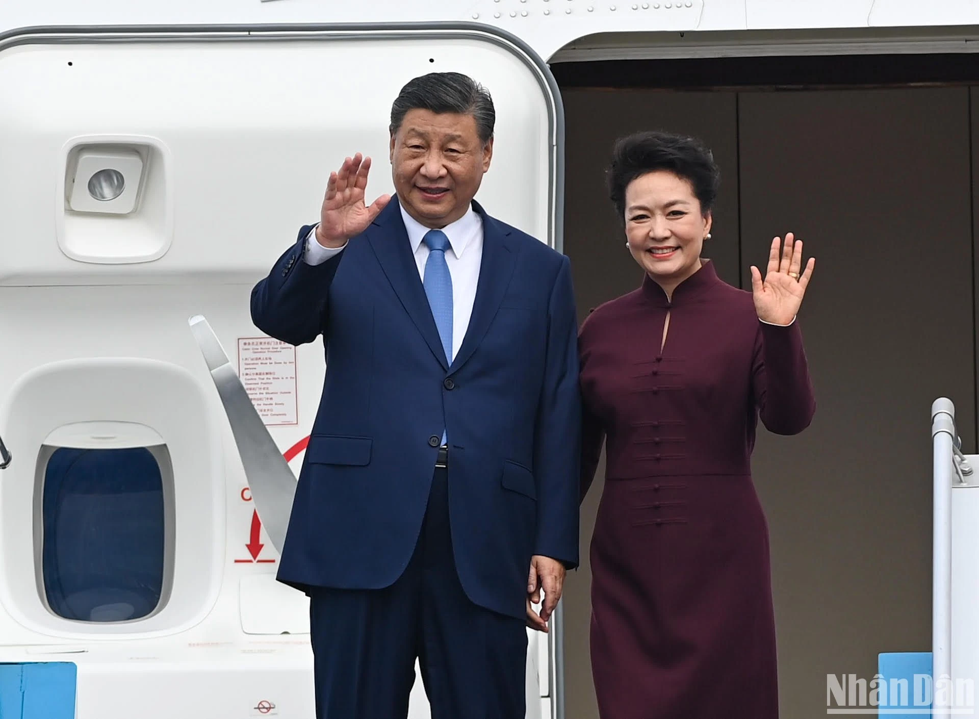 [Ảnh] Tổng Bí thư, Chủ tịch Trung Quốc Tập Cận Bình đến Hà Nội, bắt đầu chuyến thăm Việt Nam ảnh 1
