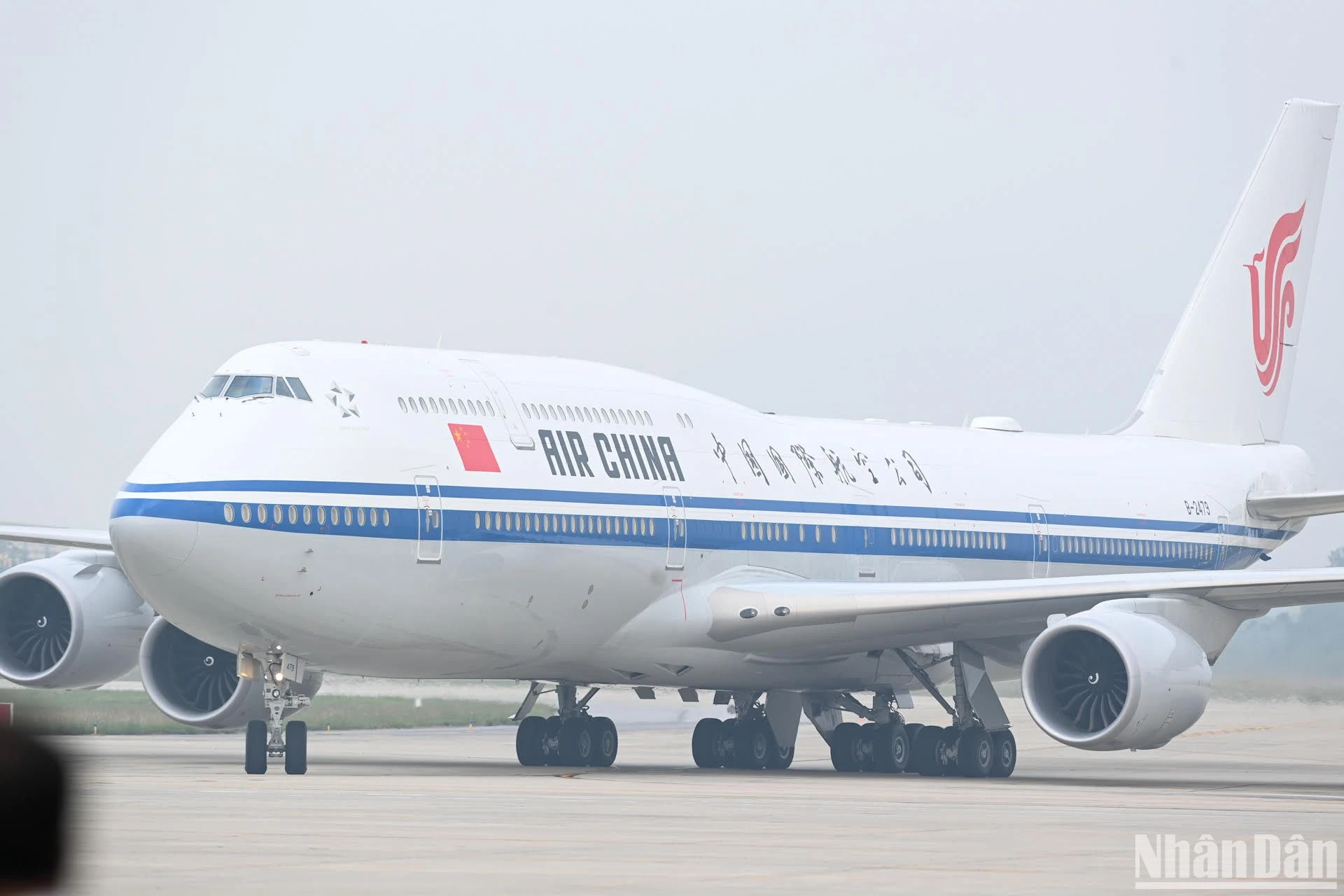 [Ảnh] Tổng Bí thư, Chủ tịch Trung Quốc Tập Cận Bình đến Hà Nội, bắt đầu chuyến thăm Việt Nam ảnh 2