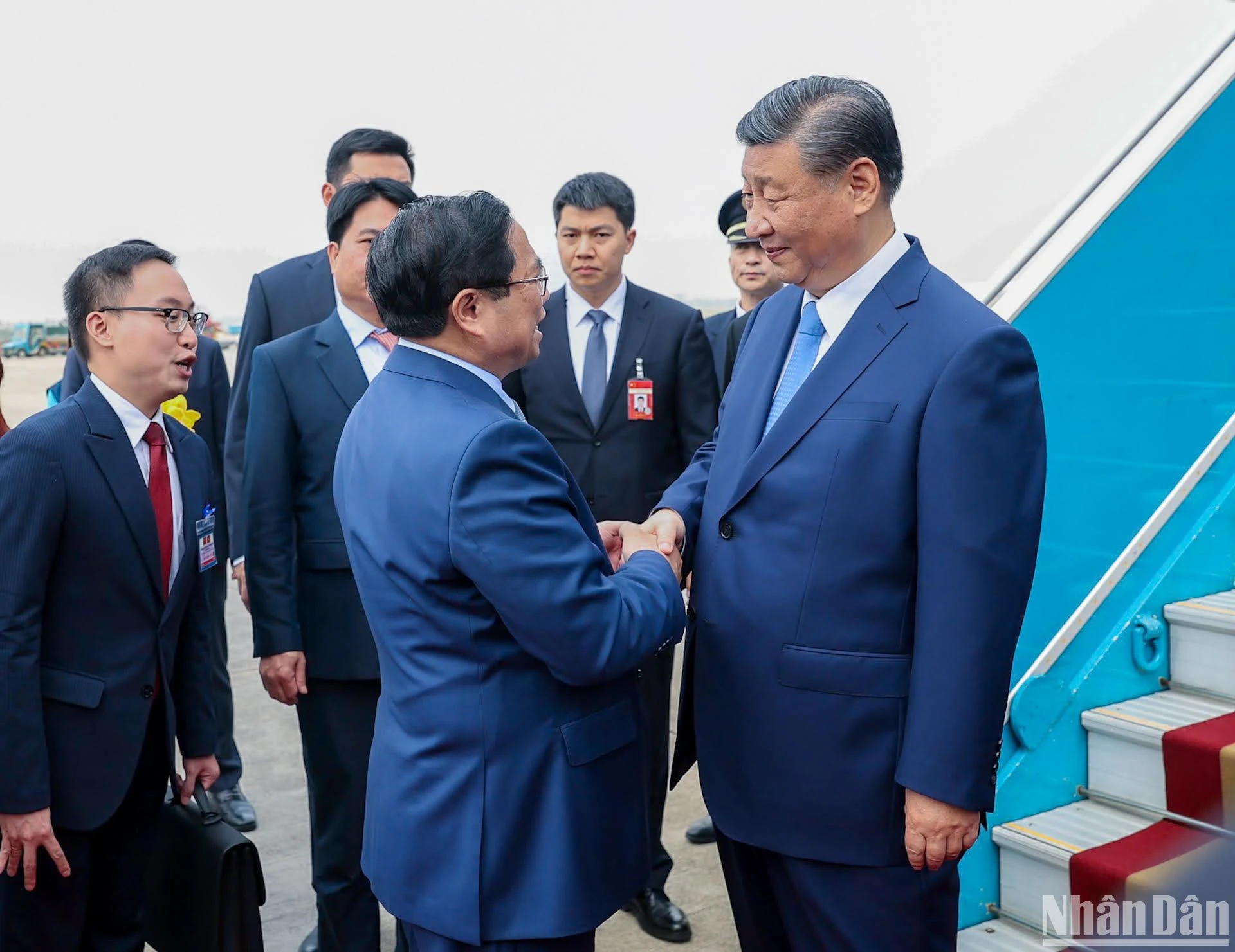 [Ảnh] Tổng Bí thư, Chủ tịch Trung Quốc Tập Cận Bình đến Hà Nội, bắt đầu chuyến thăm Việt Nam ảnh 3