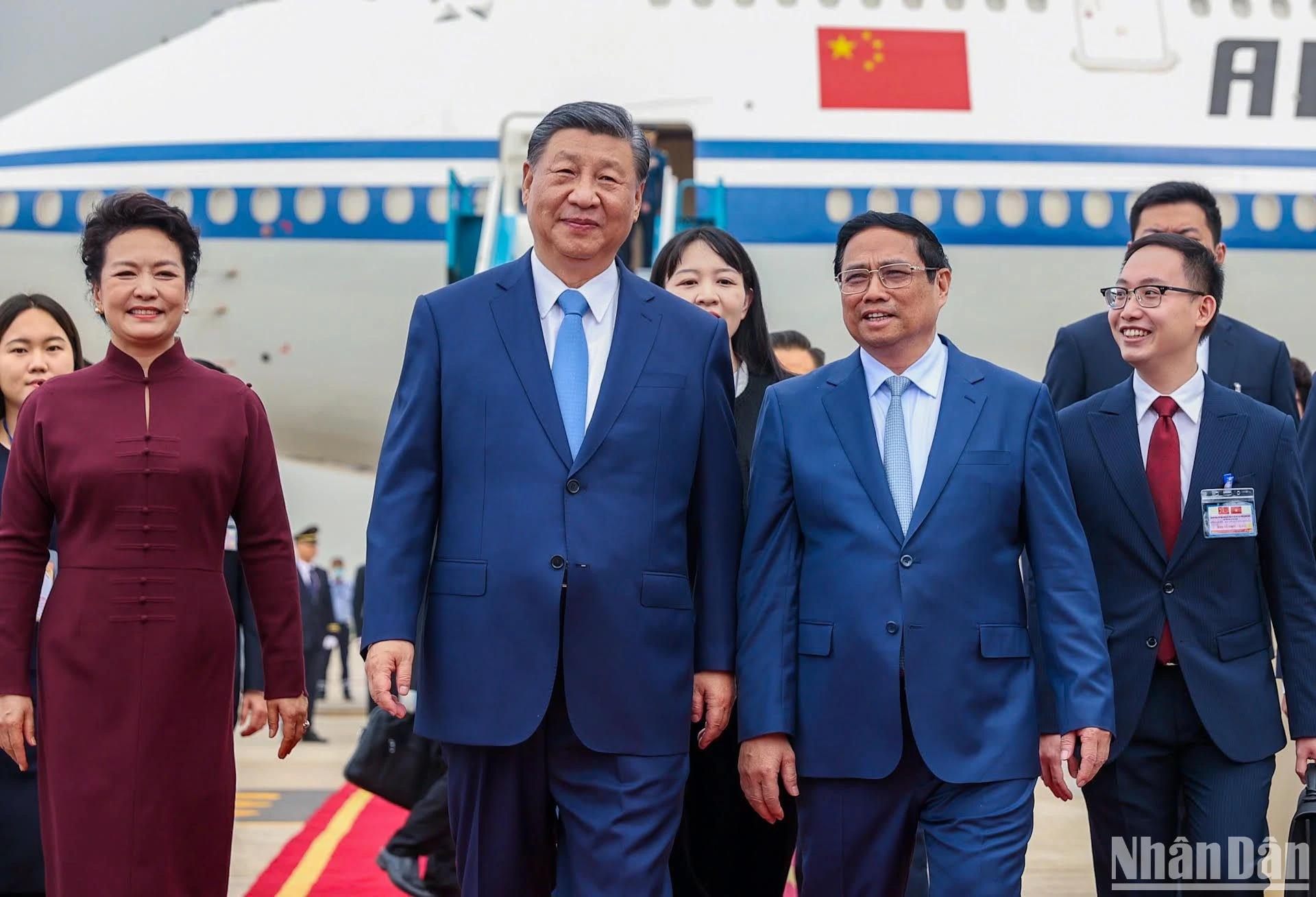 [Ảnh] Tổng Bí thư, Chủ tịch Trung Quốc Tập Cận Bình đến Hà Nội, bắt đầu chuyến thăm Việt Nam ảnh 4